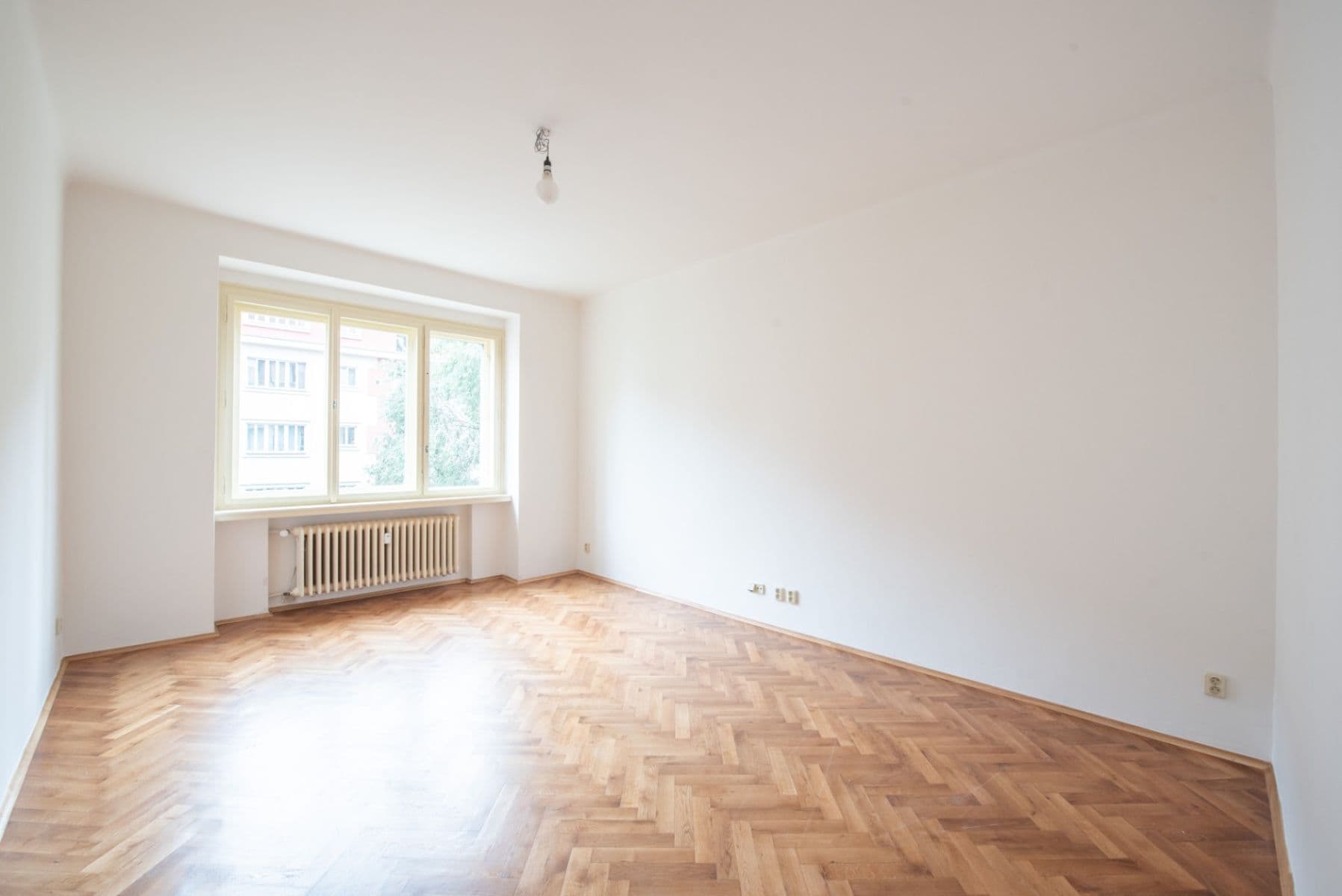 Prenájom bytu 2-izbový 77 m², Jugoslávských partyzánů, Praha, Praha Prenájom bytu 2-izbový 77 m², Jugoslávských partyzánů, Praha, Praha
