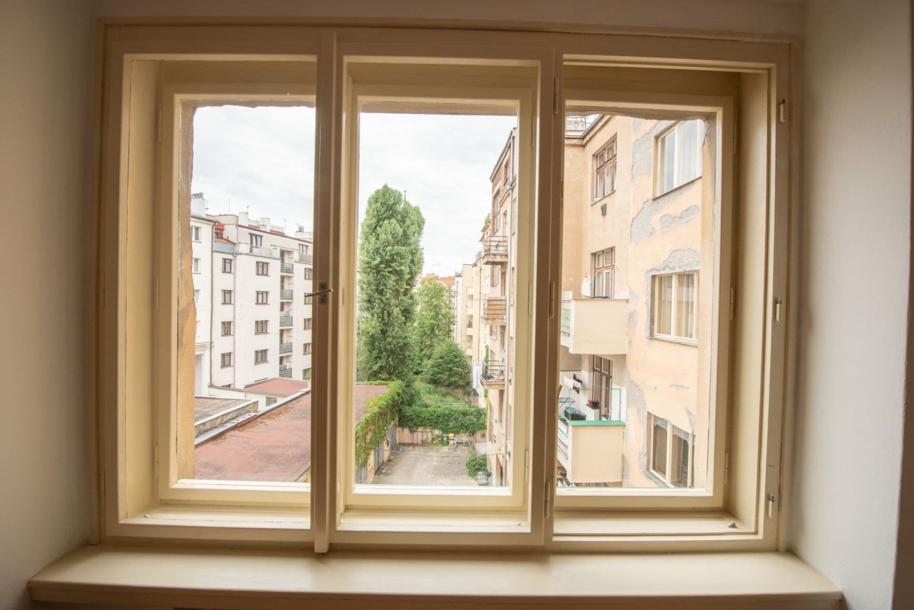 Prenájom bytu 2-izbový 77 m², Jugoslávských partyzánů, Praha, Praha Prenájom bytu 2-izbový 77 m², Jugoslávských partyzánů, Praha, Praha