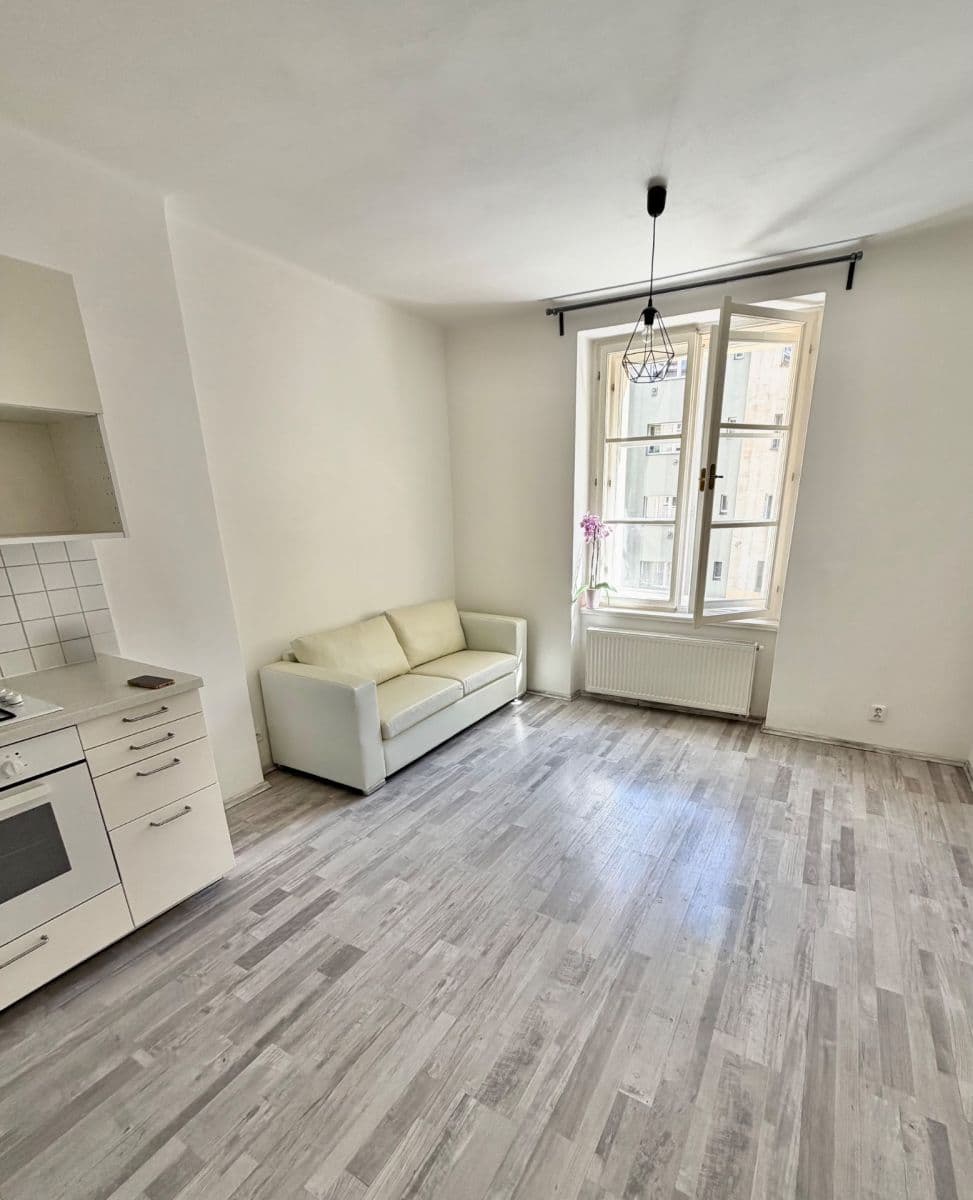 Prenájom bytu 2-izbový 38 m², Žerotínova, Praha, Praha Prenájom bytu 2-izbový 38 m², Žerotínova, Praha, Praha