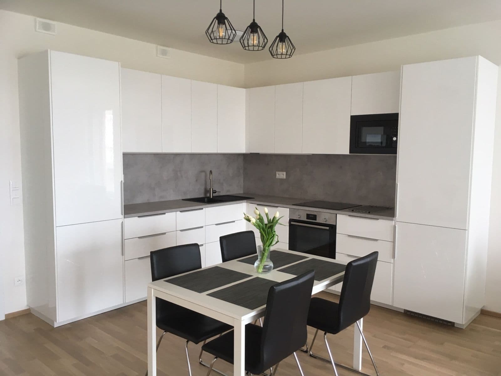Prenájom bytu 3-izbový 76 m², Pechmanových, Praha, Praha Prenájom bytu 3-izbový 76 m², Pechmanových, Praha, Praha