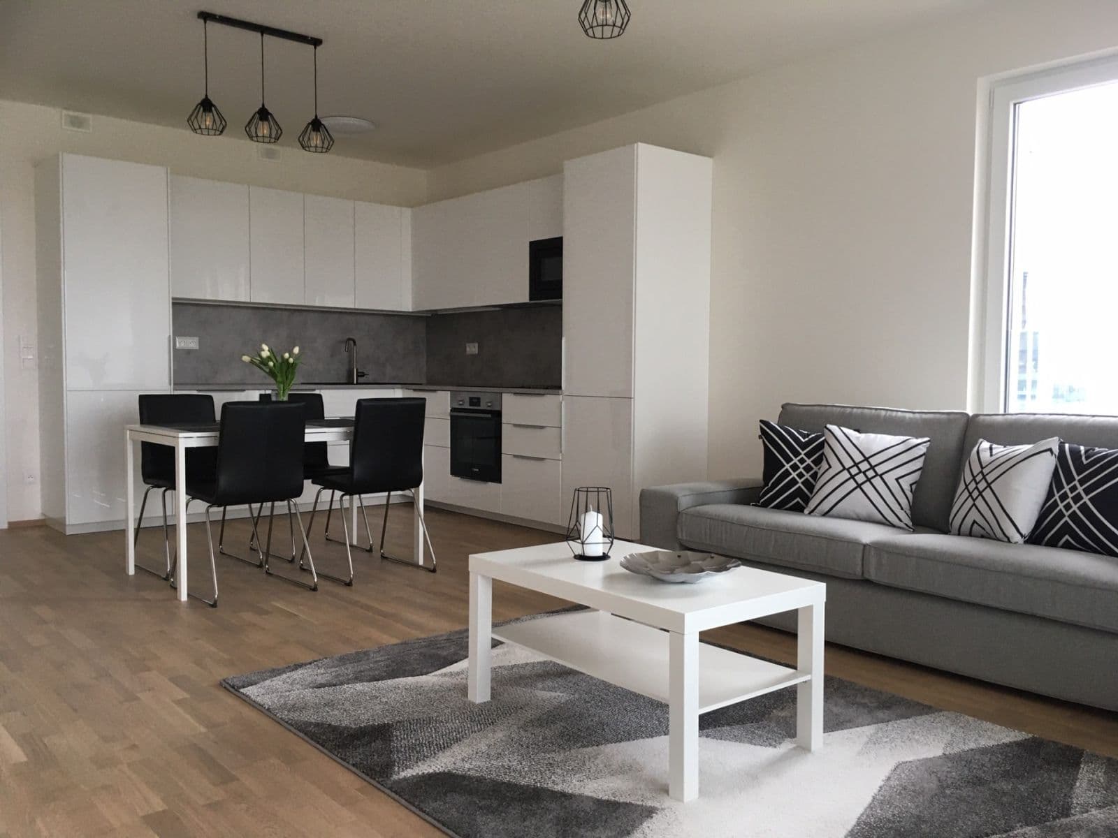 Prenájom bytu 3-izbový 76 m², Pechmanových, Praha, Praha Prenájom bytu 3-izbový 76 m², Pechmanových, Praha, Praha