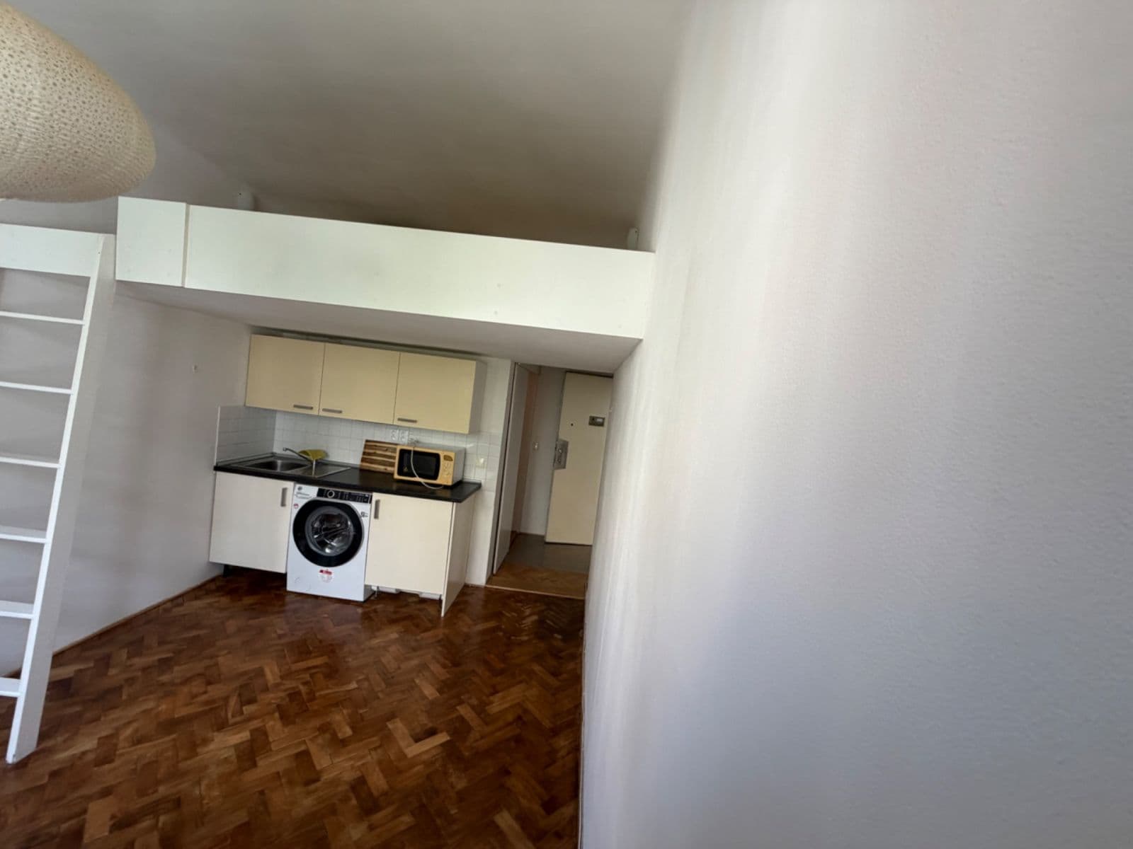 Prenájom bytu 1-izbový 22 m², Kouřimská, Praha, Praha Prenájom bytu 1-izbový 22 m², Kouřimská, Praha, Praha