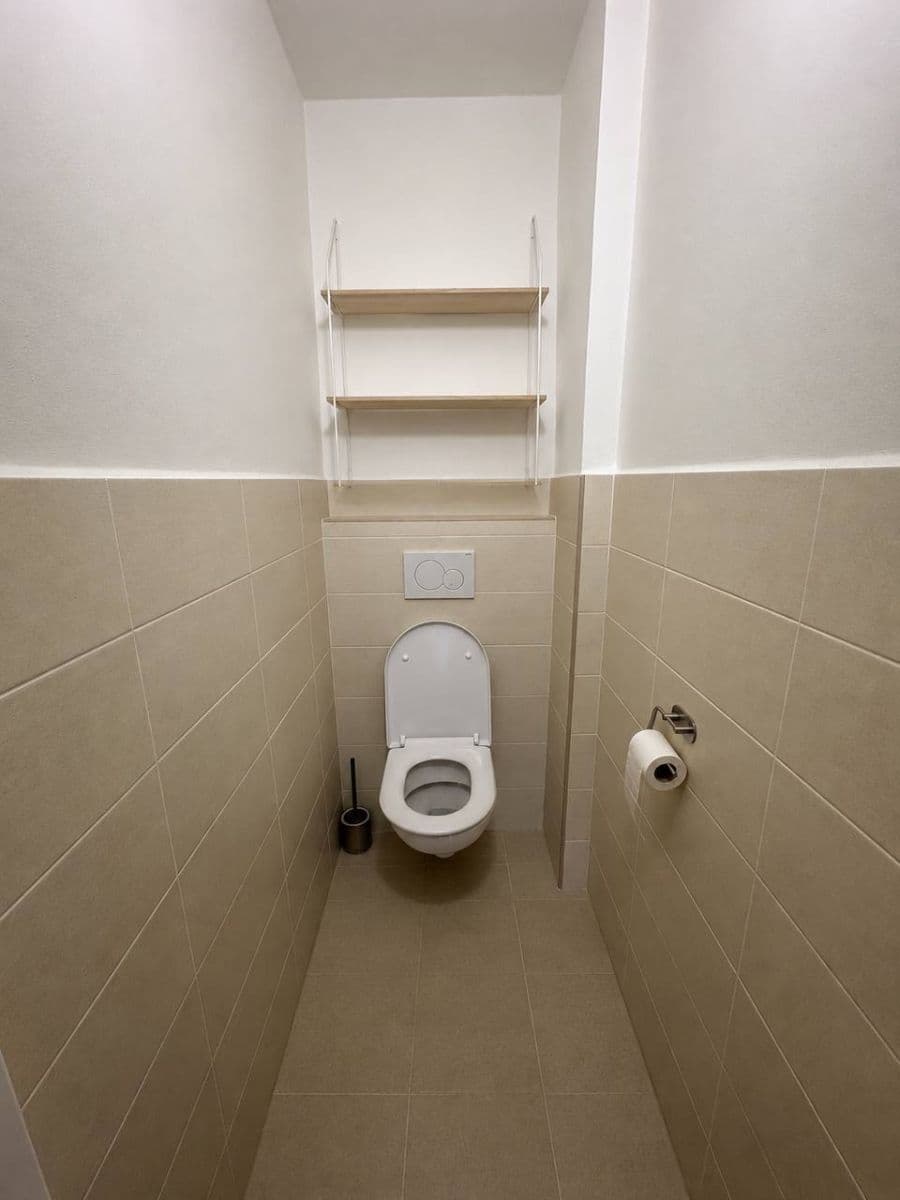Prenájom bytu 3-izbový 76 m², Pod Strání, Praha, Praha Prenájom bytu 3-izbový 76 m², Pod Strání, Praha, Praha
