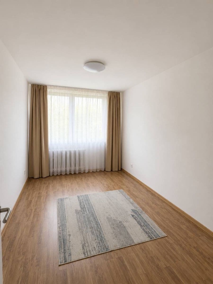 Prenájom bytu 3-izbový 76 m², Pod Strání, Praha, Praha Prenájom bytu 3-izbový 76 m², Pod Strání, Praha, Praha