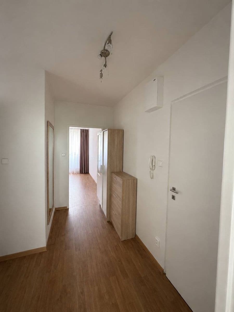 Prenájom bytu 3-izbový 76 m², Pod Strání, Praha, Praha Prenájom bytu 3-izbový 76 m², Pod Strání, Praha, Praha