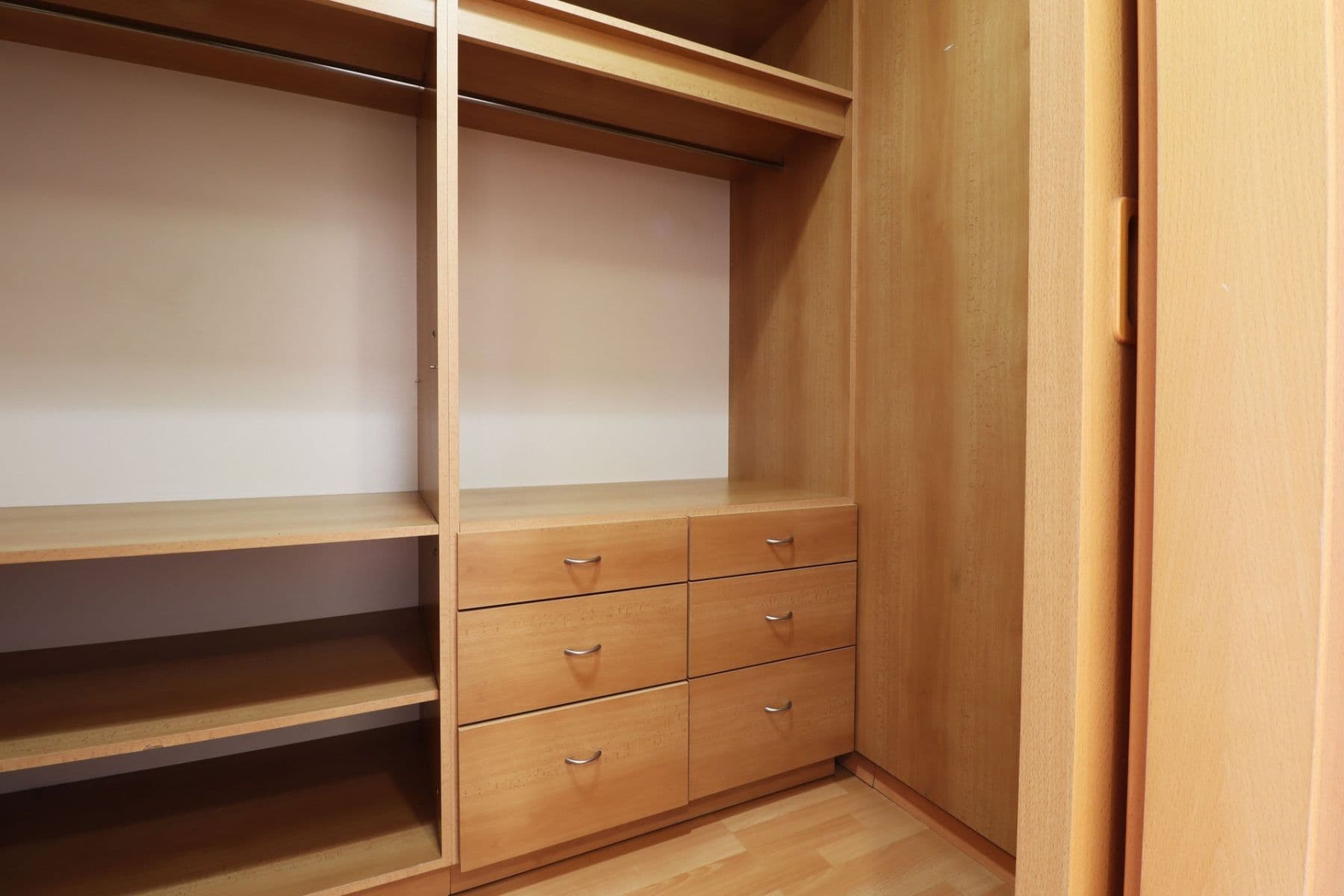 Prenájom bytu 2-izbový 78 m², Dělnická, Praha, Praha Prenájom bytu 2-izbový 78 m², Dělnická, Praha, Praha
