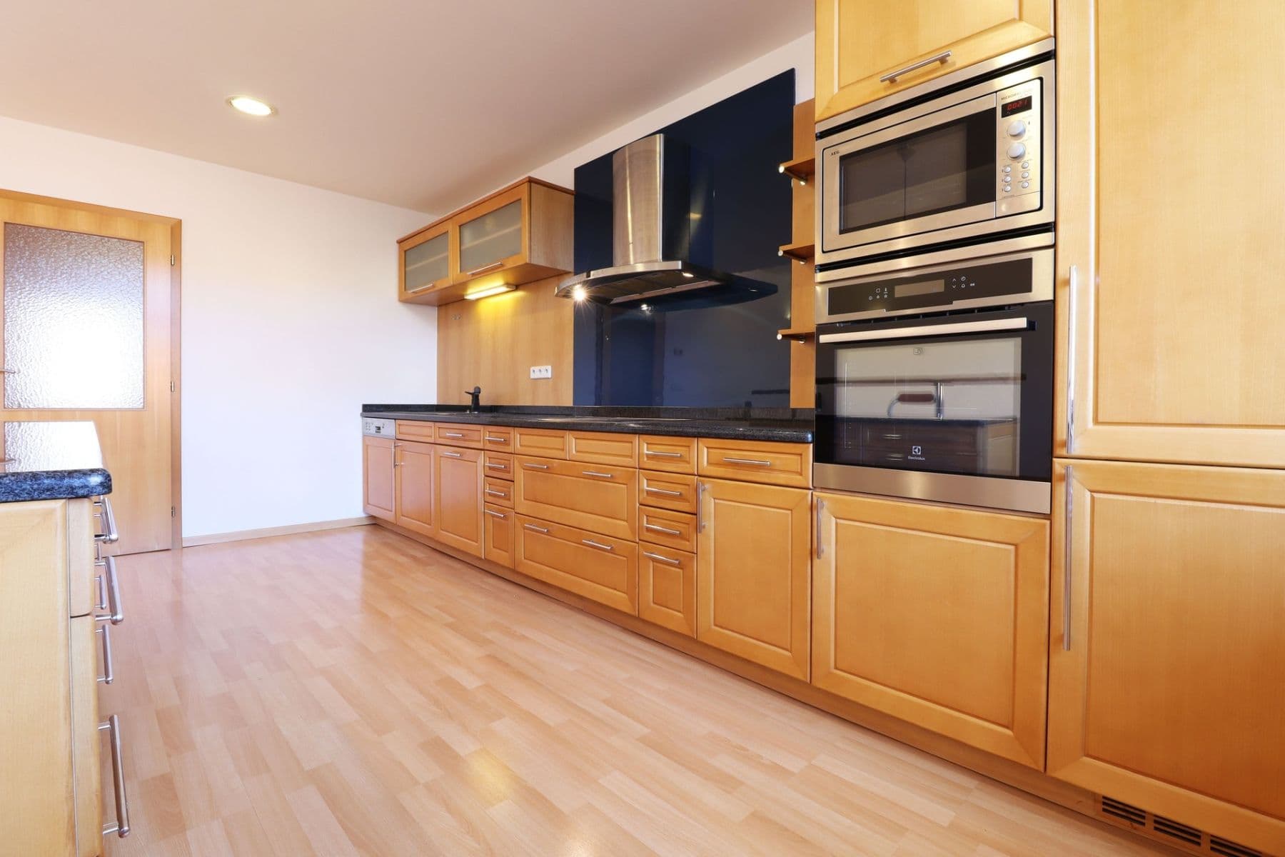 Prenájom bytu 2-izbový 78 m², Dělnická, Praha, Praha Prenájom bytu 2-izbový 78 m², Dělnická, Praha, Praha
