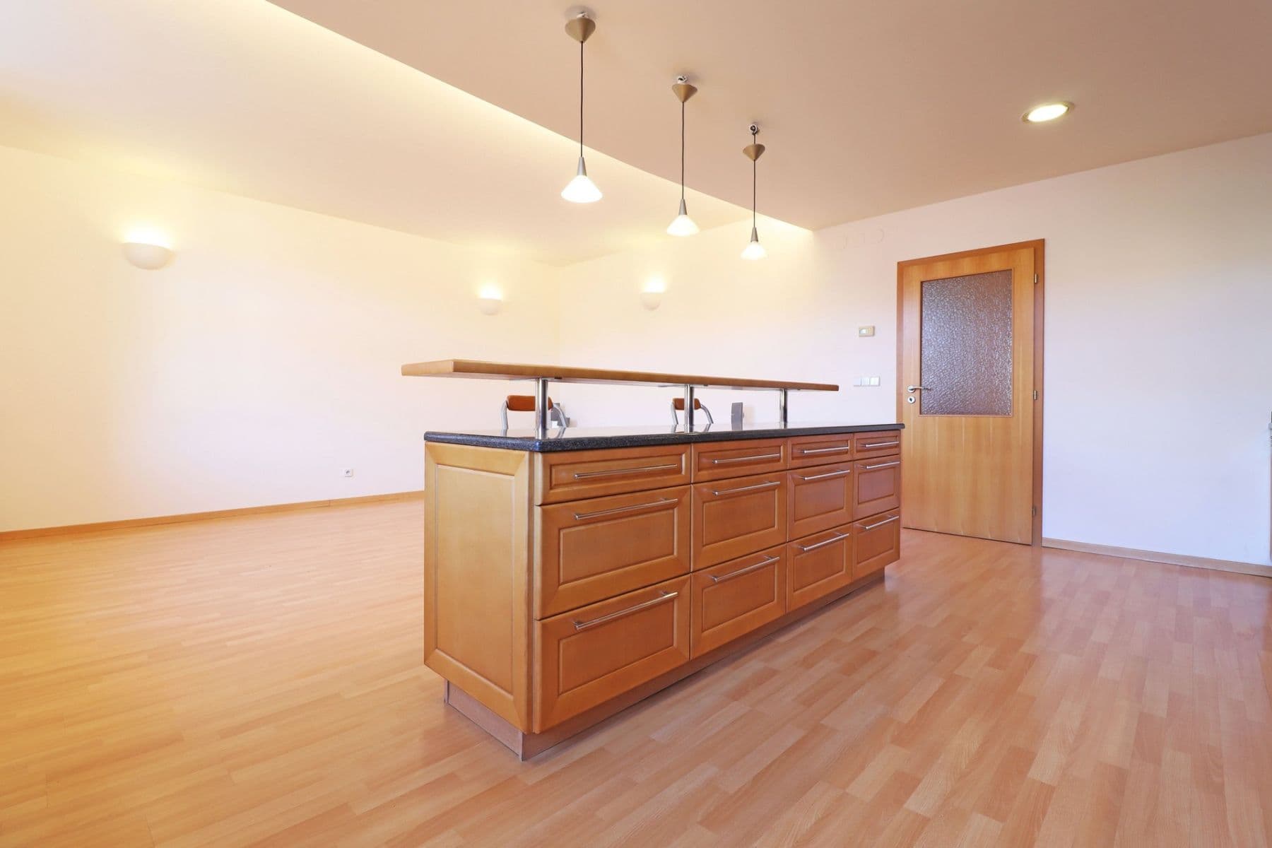 Prenájom bytu 2-izbový 78 m², Dělnická, Praha, Praha Prenájom bytu 2-izbový 78 m², Dělnická, Praha, Praha