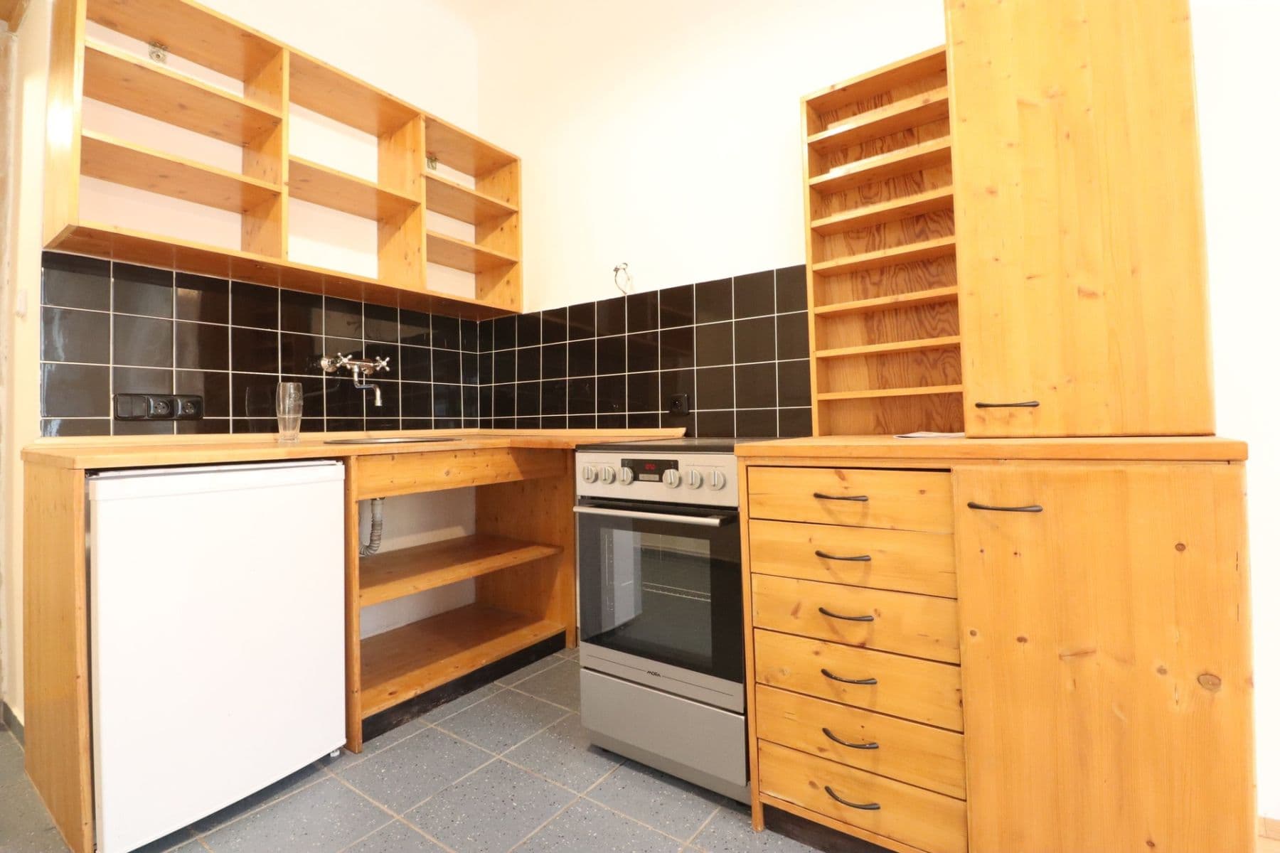 Prenájom bytu 1-izbový 42 m², U parního mlýna, Praha, Praha Prenájom bytu 1-izbový 42 m², U parního mlýna, Praha, Praha