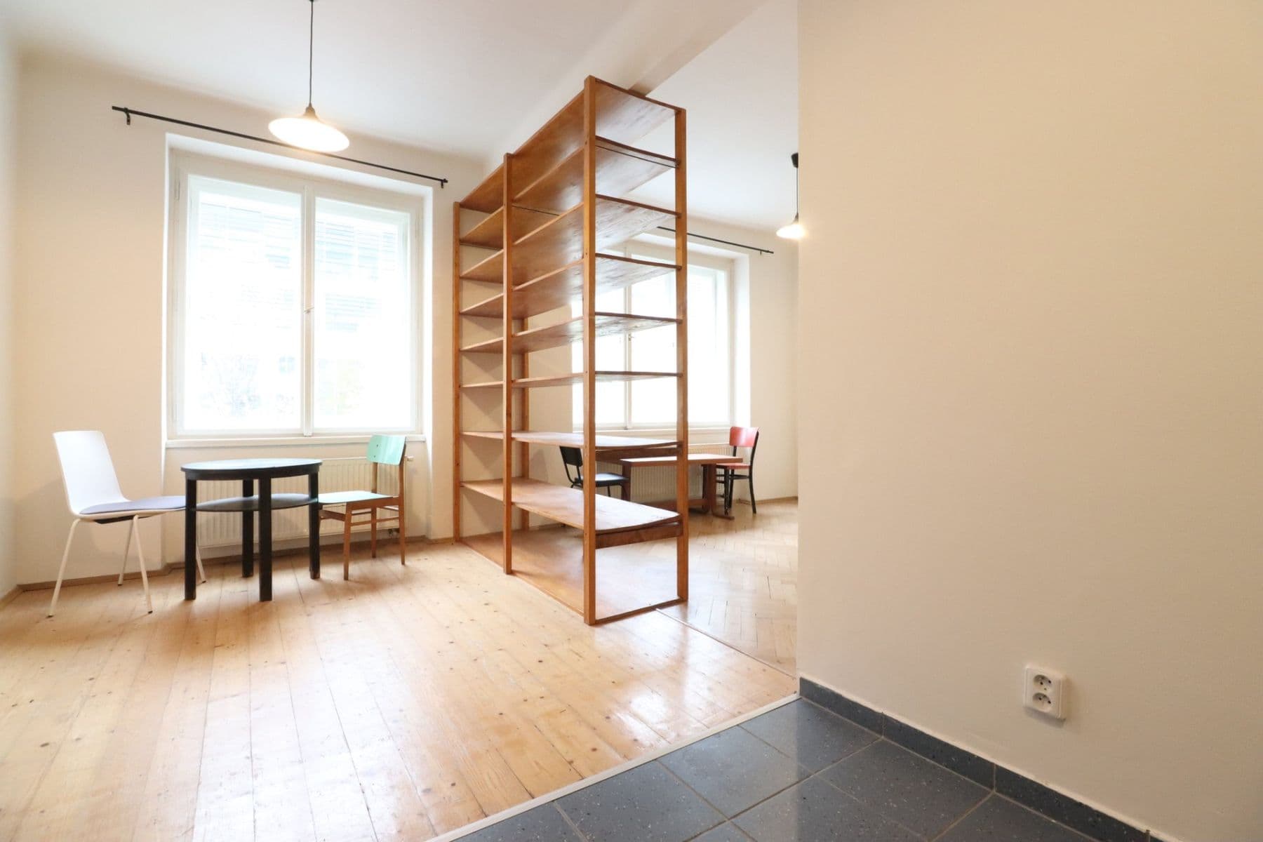 Prenájom bytu 1-izbový 42 m², U parního mlýna, Praha, Praha Prenájom bytu 1-izbový 42 m², U parního mlýna, Praha, Praha