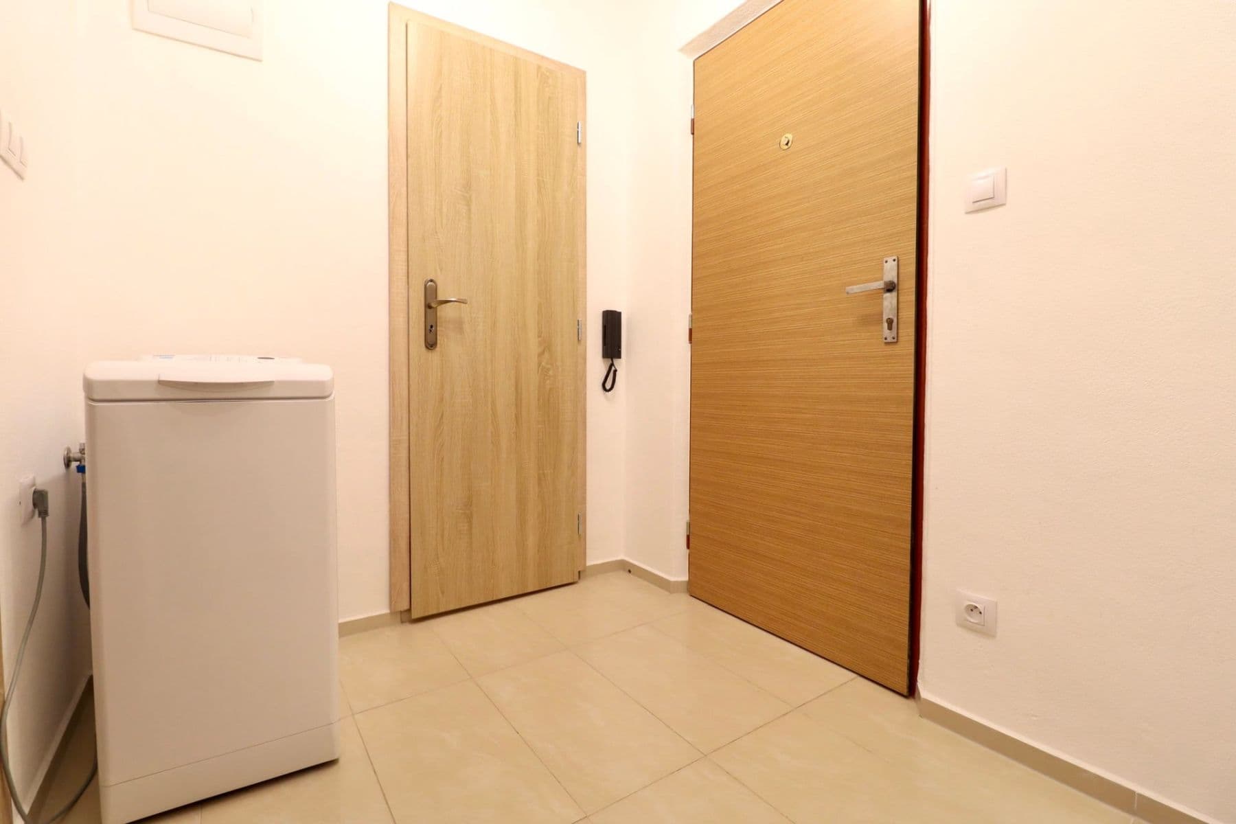 Prenájom bytu 1-izbový 27 m², Tachovská, Plzeň, Plzeňský kraj Prenájom bytu 1-izbový 27 m², Tachovská, Plzeň, Plzeňský kraj