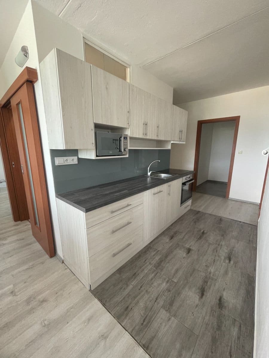 Prenájom bytu 3-izbový 75 m², Libušino údolí, Brno, Jihomoravský kraj Prenájom bytu 3-izbový 75 m², Libušino údolí, Brno, Jihomoravský kraj
