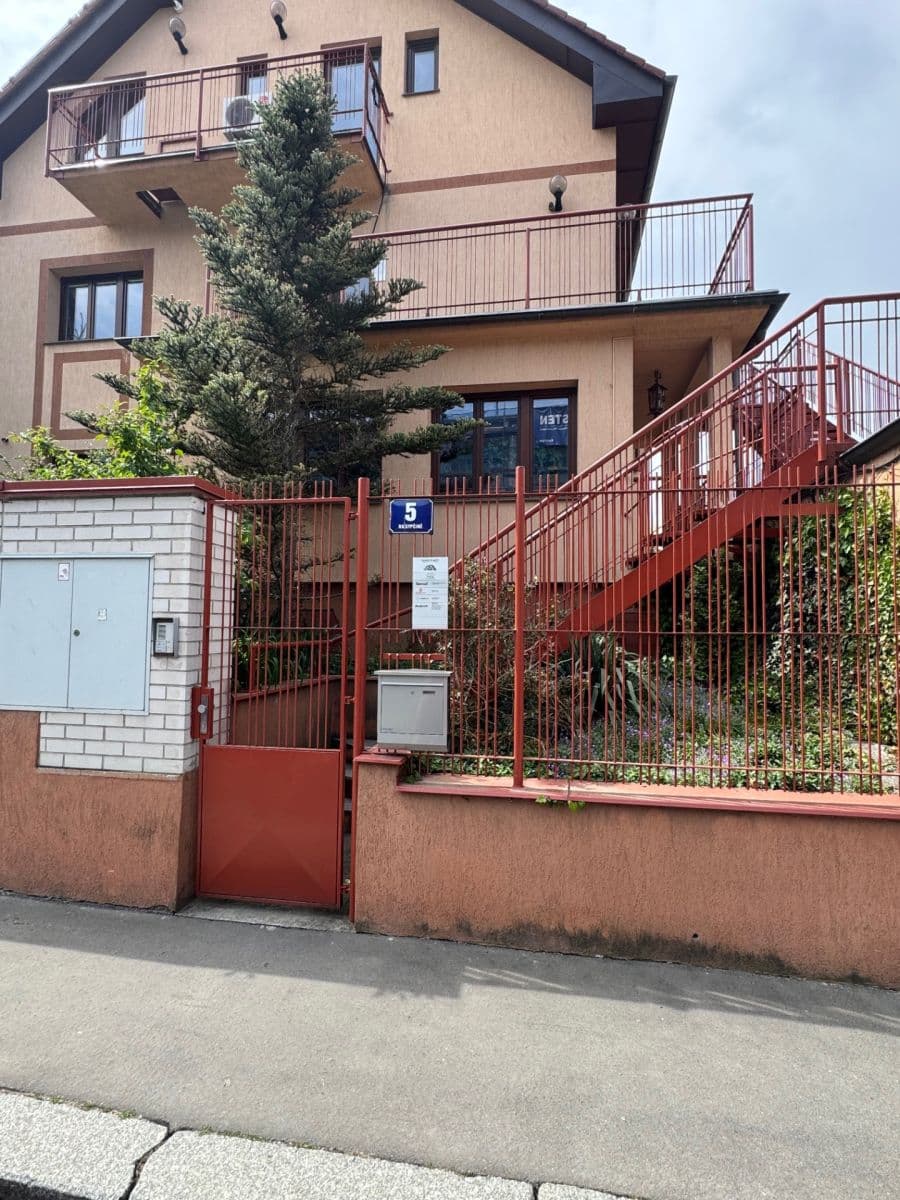 Prenájom bytu 4-izbový 128 m², Na sypčině, Praha, Praha Prenájom bytu 4-izbový 128 m², Na sypčině, Praha, Praha