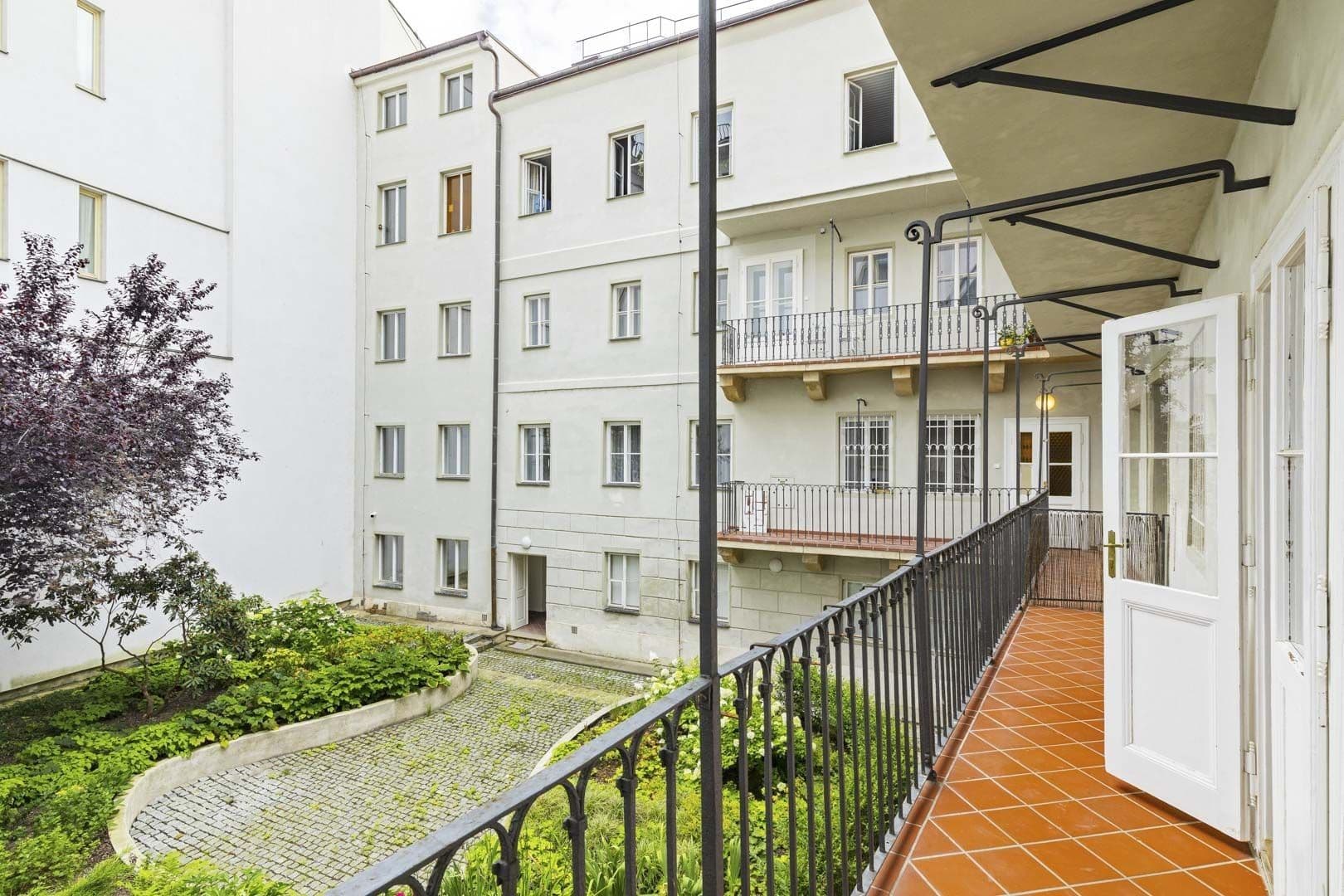Prenájom bytu 3-izbový 104 m², Tržiště, Praha, Praha Prenájom bytu 3-izbový 104 m², Tržiště, Praha, Praha