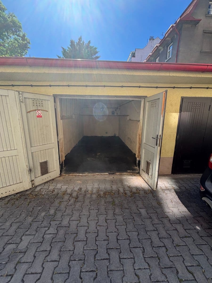 Prenájom garáže 14 m², K Lánu, Praha, Praha Prenájom garáže 14 m², K Lánu, Praha, Praha