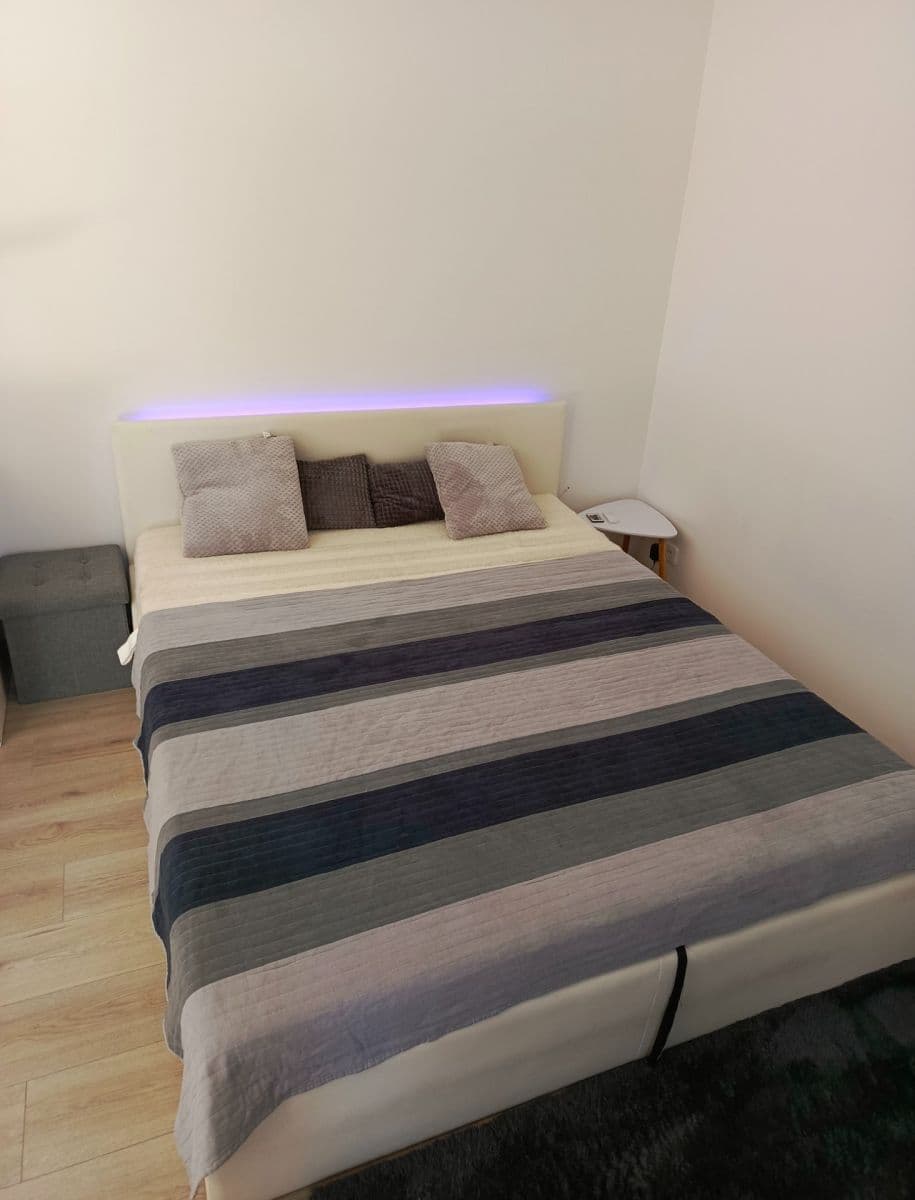 Prenájom bytu 1-izbový 32 m², Třebohostická, Praha, Praha Prenájom bytu 1-izbový 32 m², Třebohostická, Praha, Praha