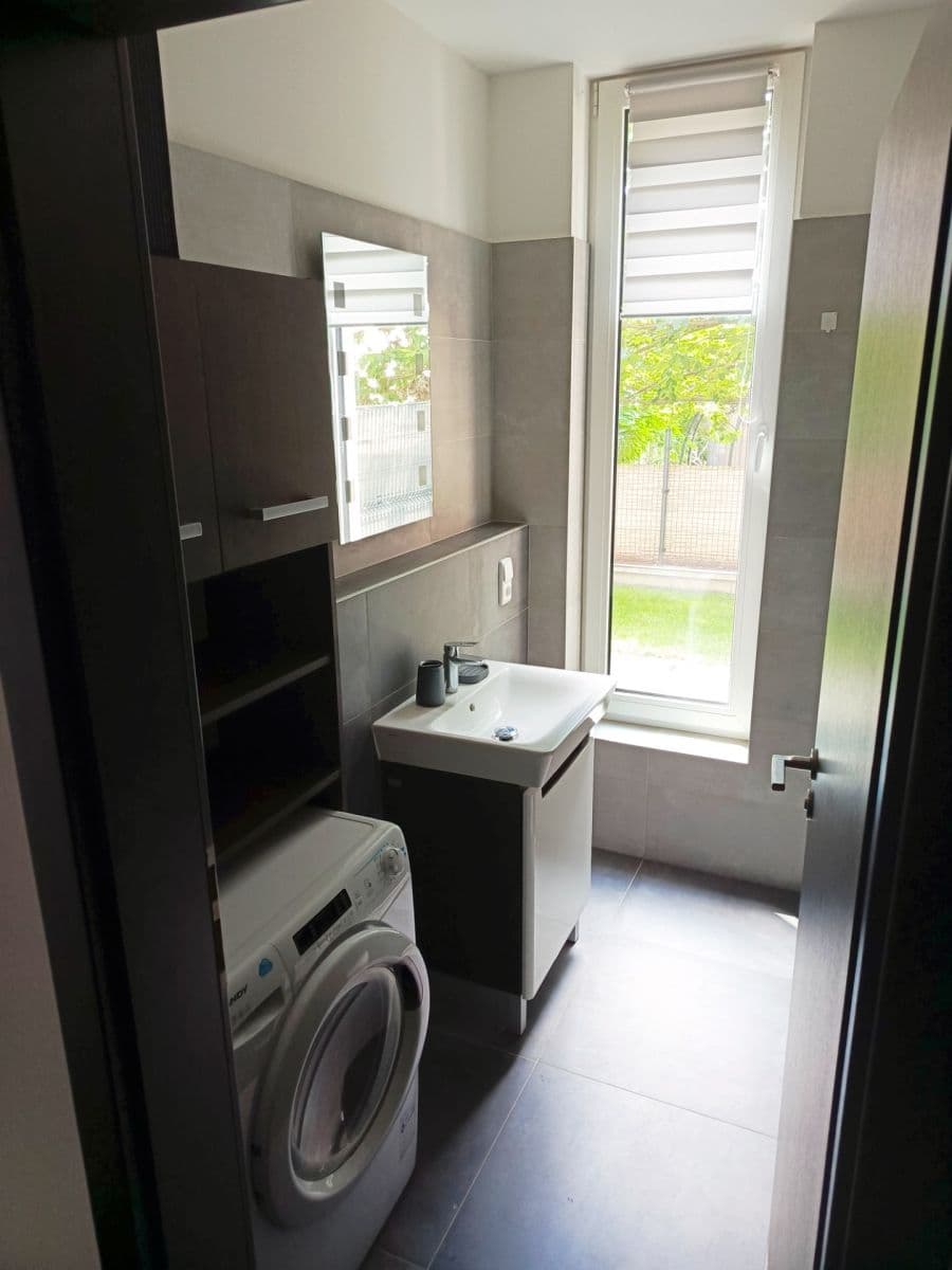 Prenájom bytu 1-izbový 32 m², Třebohostická, Praha, Praha Prenájom bytu 1-izbový 32 m², Třebohostická, Praha, Praha