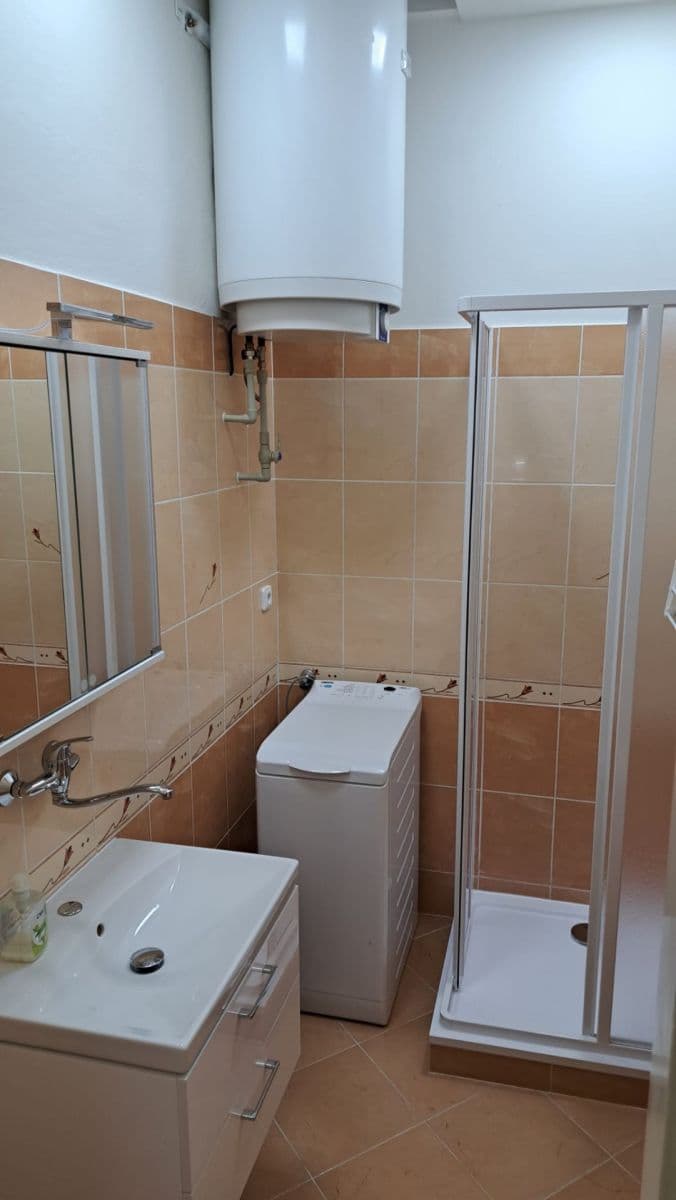 Prenájom bytu 1-izbový 30 m², Vrchlického, Praha, Praha Prenájom bytu 1-izbový 30 m², Vrchlického, Praha, Praha