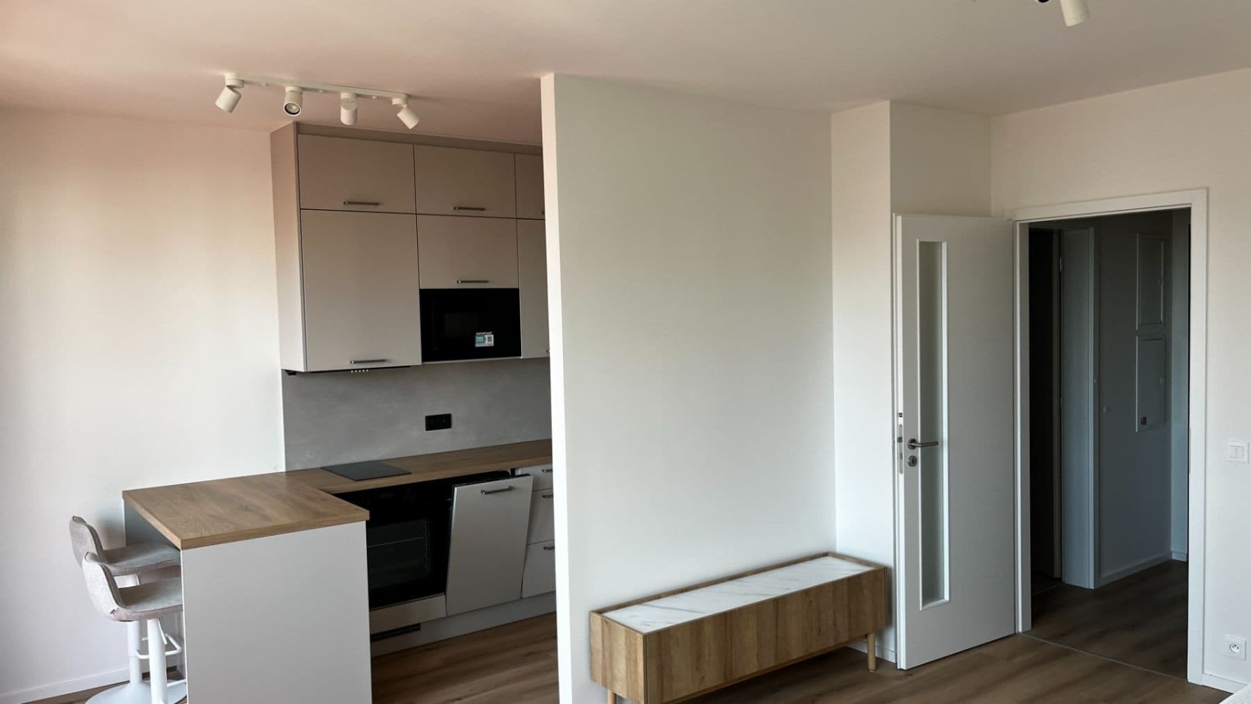Prenájom bytu 1-izbový 35 m², Waltariho, Praha, Praha Prenájom bytu 1-izbový 35 m², Waltariho, Praha, Praha