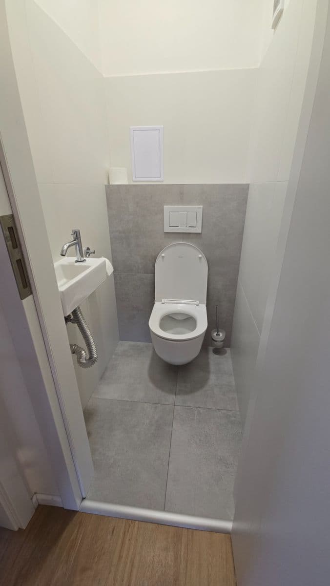 Prenájom bytu 2-izbový 72 m², náměstí Hrdinů, Praha, Praha Prenájom bytu 2-izbový 72 m², náměstí Hrdinů, Praha, Praha