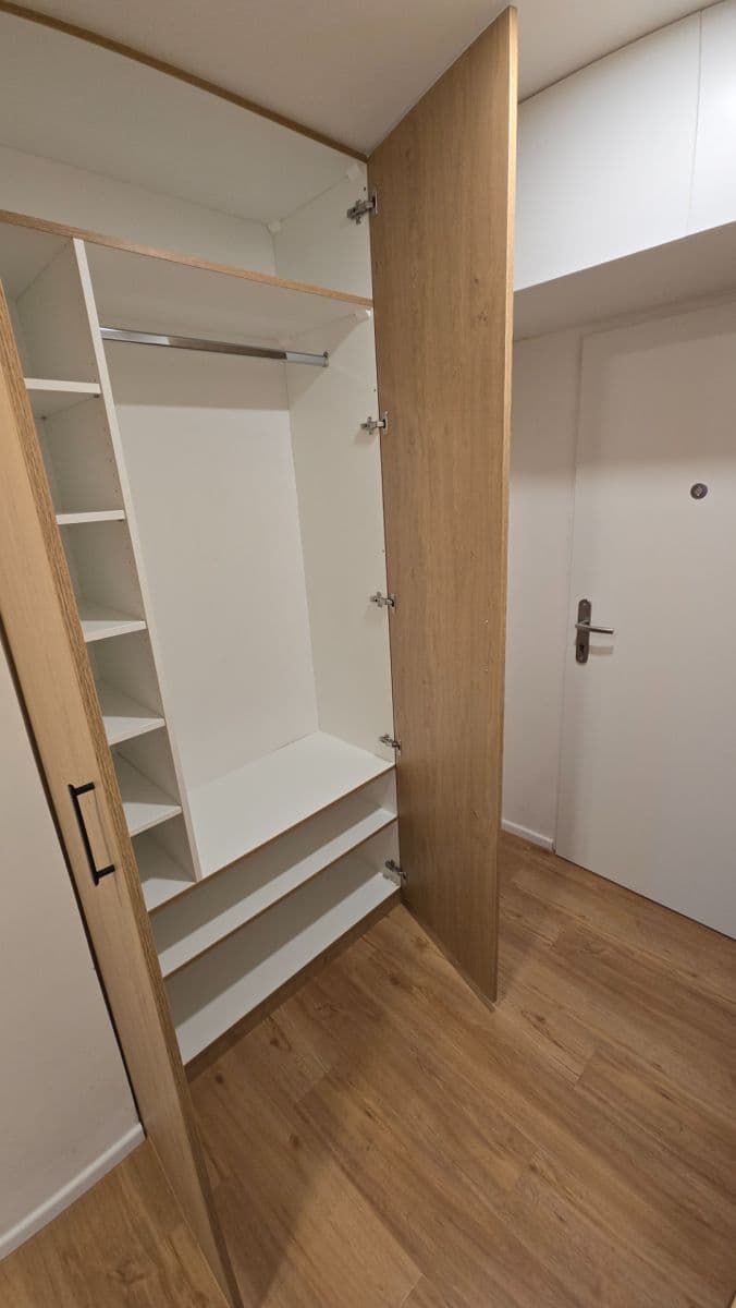 Prenájom bytu 2-izbový 72 m², náměstí Hrdinů, Praha, Praha Prenájom bytu 2-izbový 72 m², náměstí Hrdinů, Praha, Praha