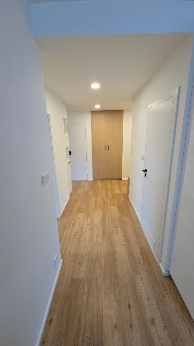 Prenájom bytu 2-izbový 72 m², náměstí Hrdinů, Praha, Praha Prenájom bytu 2-izbový 72 m², náměstí Hrdinů, Praha, Praha