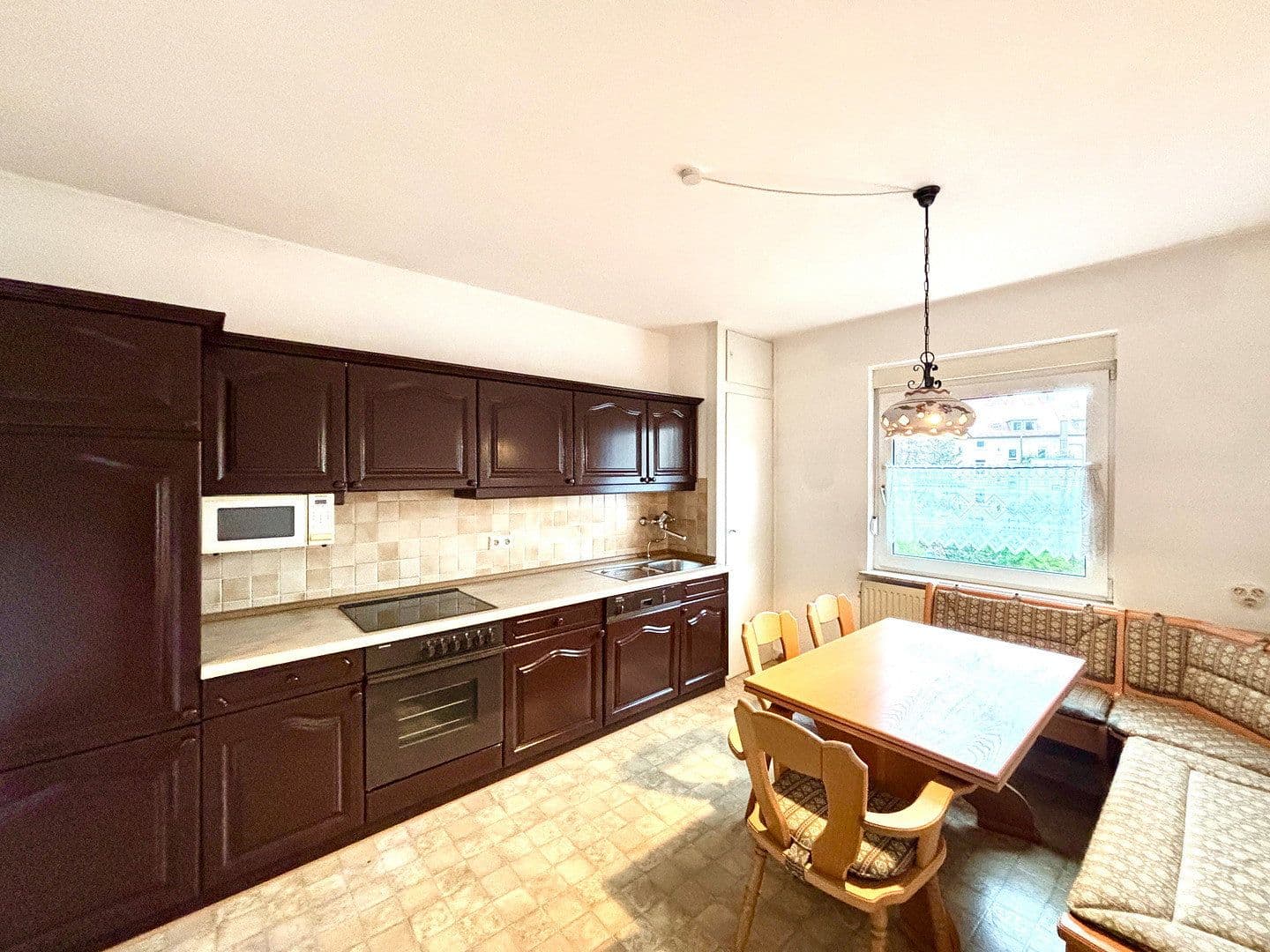 Prenájom bytu 2-izbový 65 m², Bernhardstraße 21, Karlsruhe, Bádensko-Wurttembersko Prenájom bytu 2-izbový 65 m², Bernhardstraße 21, Karlsruhe, Bádensko-Wurttembersko