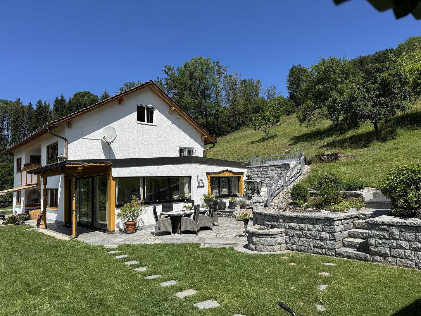 Predaj domu 335 m², pozemok 12.834 m², Waldbrunn, Bavorsko Predaj domu 335 m², pozemok 12.834 m², Waldbrunn, Bavorsko