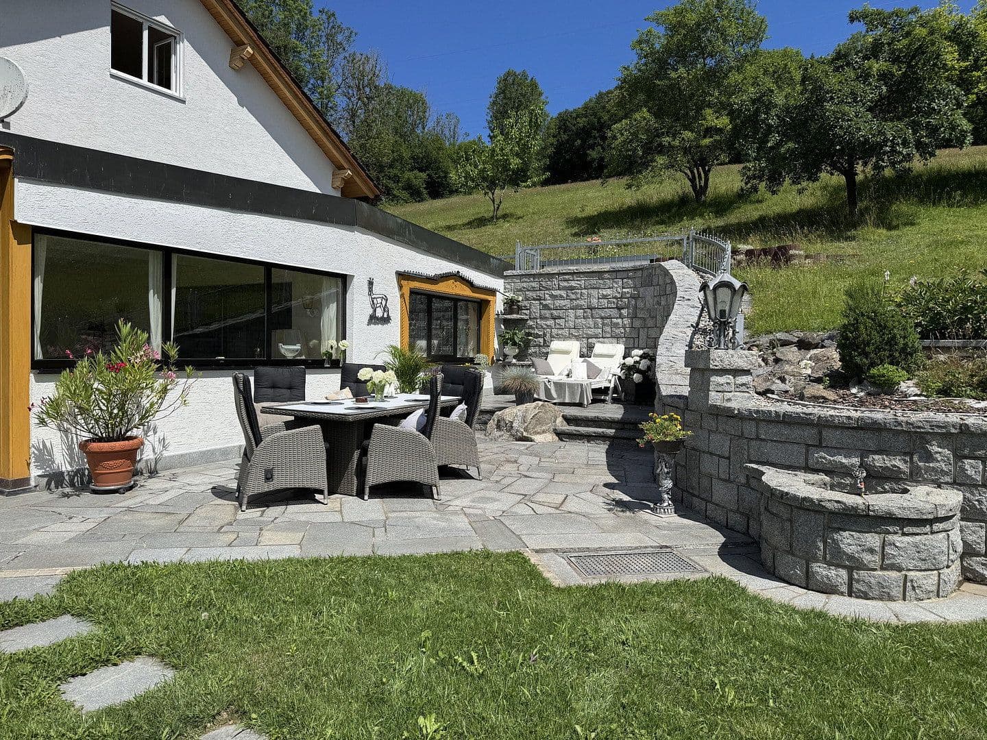 Predaj domu 335 m², pozemok 12.834 m², Waldbrunn, Bavorsko Predaj domu 335 m², pozemok 12.834 m², Waldbrunn, Bavorsko