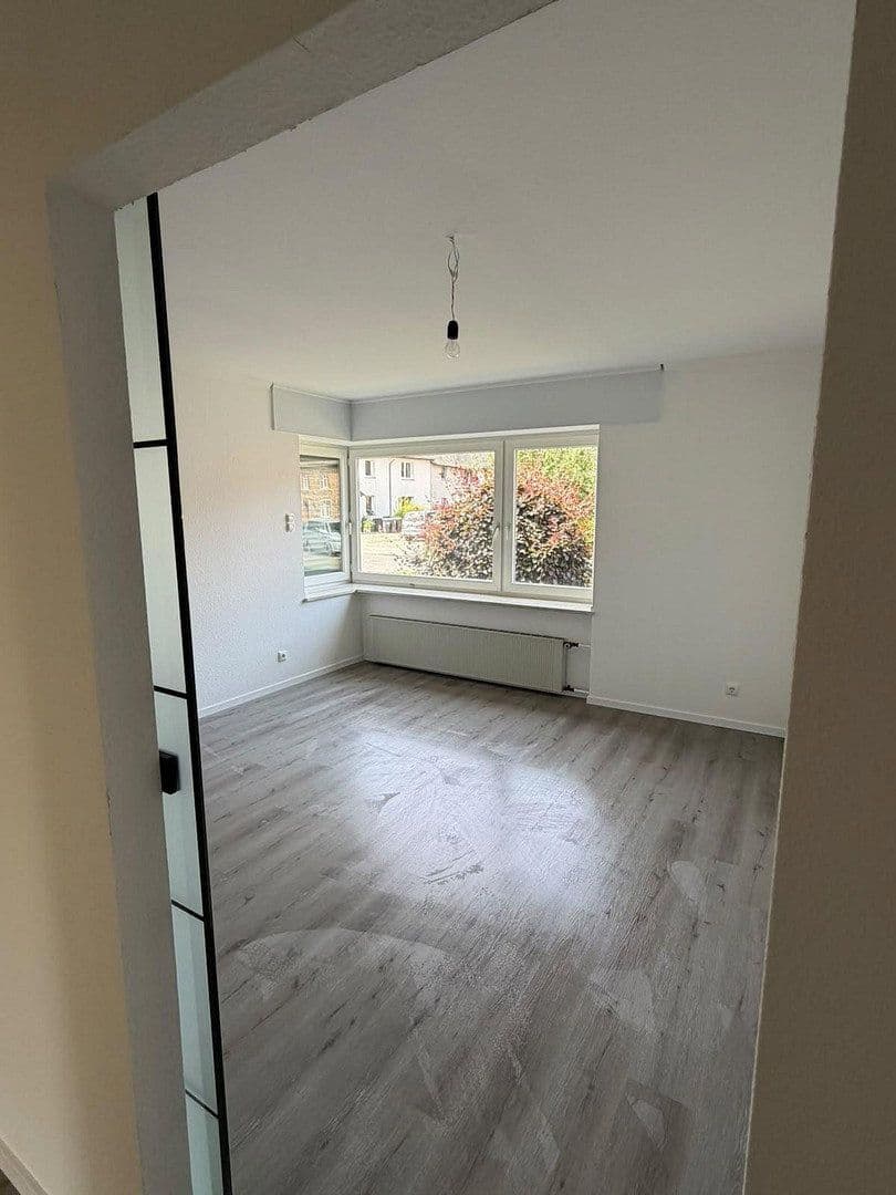 Prenájom bytu 3-izbový 98 m², Eilendorfer Straße 102, Aachen, Severné Porýnie - Westfálsko Prenájom bytu 3-izbový 98 m², Eilendorfer Straße 102, Aachen, Severné Porýnie - Westfálsko