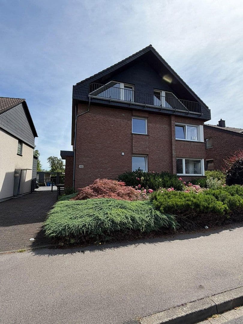 Prenájom bytu 3-izbový 98 m², Eilendorfer Straße 102, Aachen, Severné Porýnie - Westfálsko Prenájom bytu 3-izbový 98 m², Eilendorfer Straße 102, Aachen, Severné Porýnie - Westfálsko
