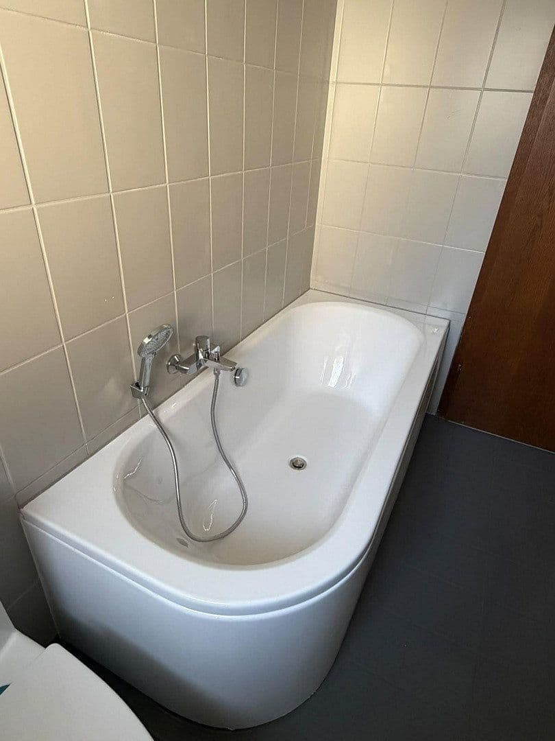 Prenájom bytu 3-izbový 98 m², Eilendorfer Straße 102, Aachen, Severné Porýnie - Westfálsko Prenájom bytu 3-izbový 98 m², Eilendorfer Straße 102, Aachen, Severné Porýnie - Westfálsko