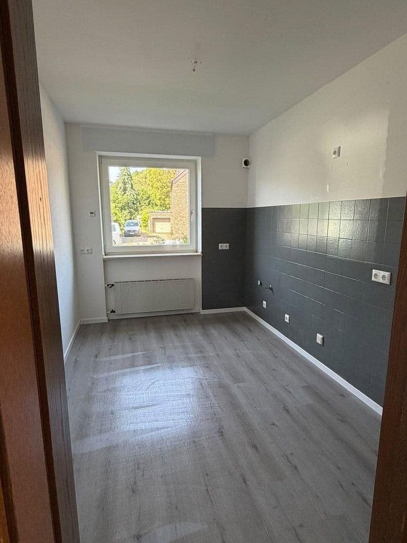 Prenájom bytu 3-izbový 98 m², Eilendorfer Straße 102, Aachen, Severné Porýnie - Westfálsko Prenájom bytu 3-izbový 98 m², Eilendorfer Straße 102, Aachen, Severné Porýnie - Westfálsko