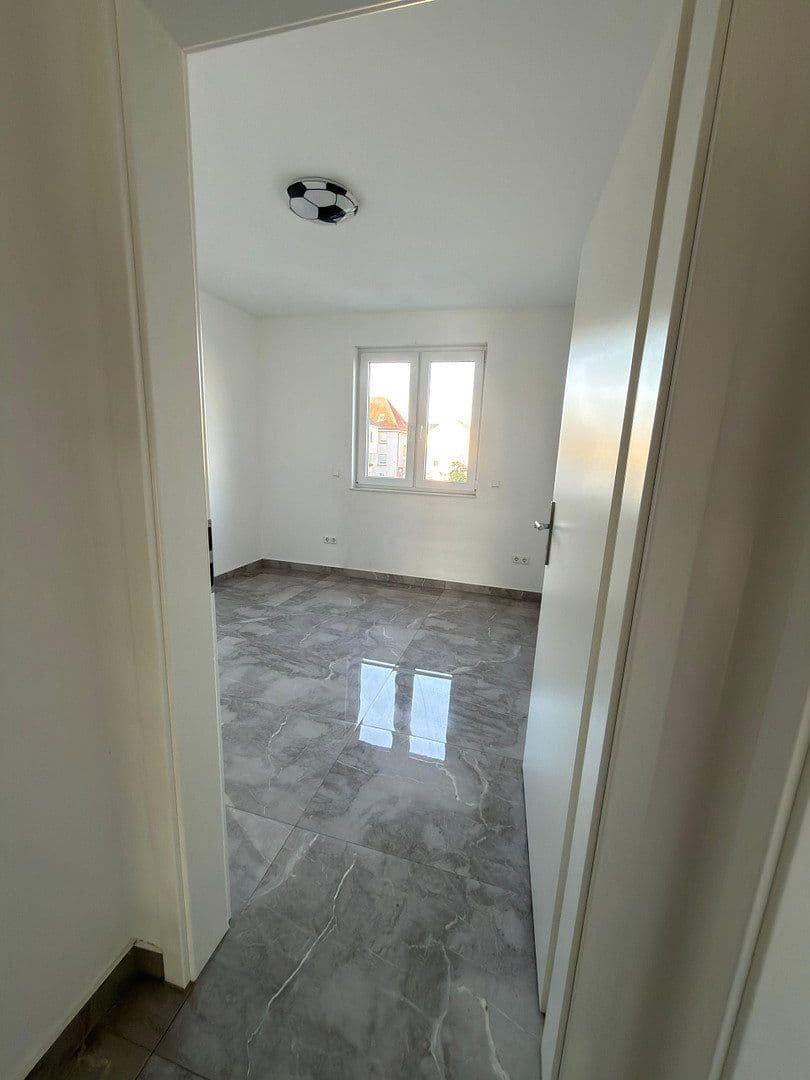 Prenájom bytu 3-izbový 93 m², Schifferstadt, Porýnie-Falcko Prenájom bytu 3-izbový 93 m², Schifferstadt, Porýnie-Falcko