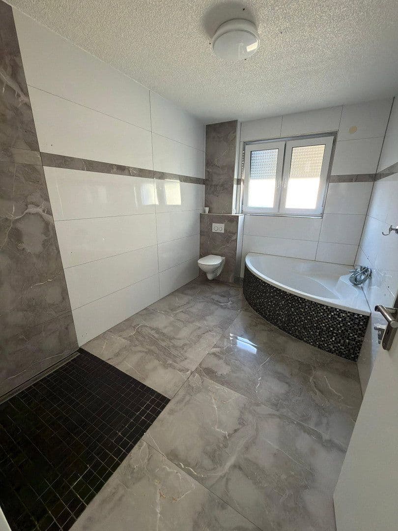 Prenájom bytu 3-izbový 93 m², Schifferstadt, Porýnie-Falcko Prenájom bytu 3-izbový 93 m², Schifferstadt, Porýnie-Falcko