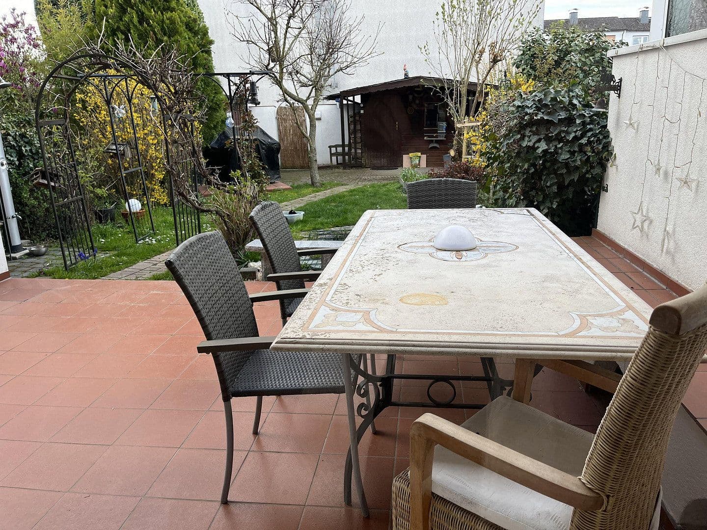 Predaj domu 155 m², pozemok 250 m², Taunusstraße 85a, Oberursel (Taunus), Hesensko Predaj domu 155 m², pozemok 250 m², Taunusstraße 85a, Oberursel (Taunus), Hesensko