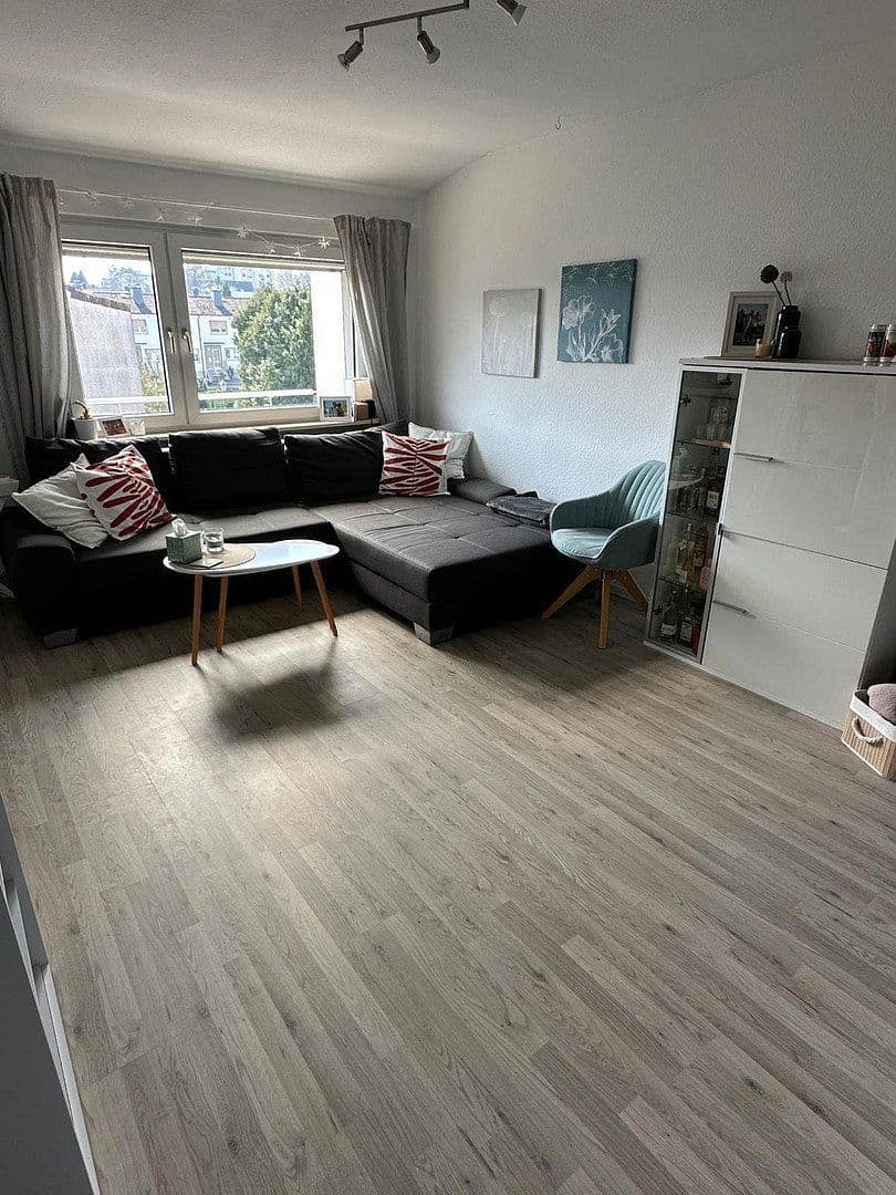 Predaj domu 155 m², pozemok 250 m², Taunusstraße 85a, Oberursel (Taunus), Hesensko Predaj domu 155 m², pozemok 250 m², Taunusstraße 85a, Oberursel (Taunus), Hesensko