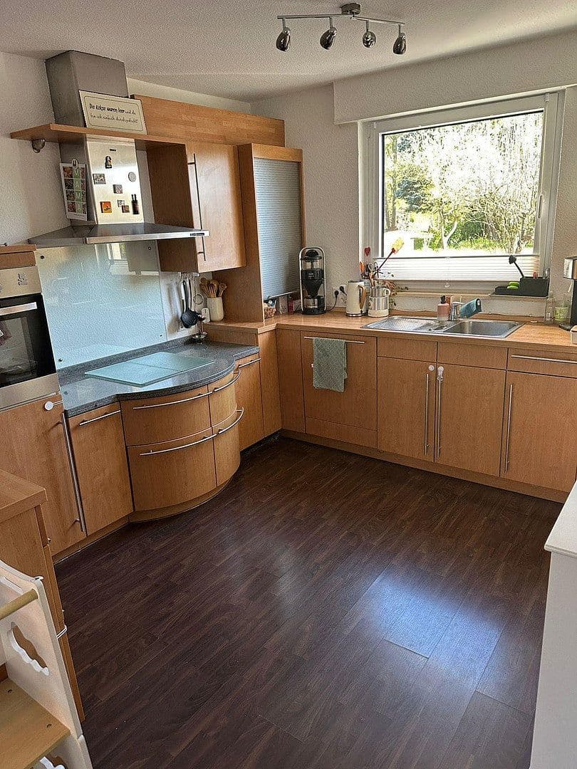 Predaj domu 155 m², pozemok 250 m², Taunusstraße 85a, Oberursel (Taunus), Hesensko Predaj domu 155 m², pozemok 250 m², Taunusstraße 85a, Oberursel (Taunus), Hesensko