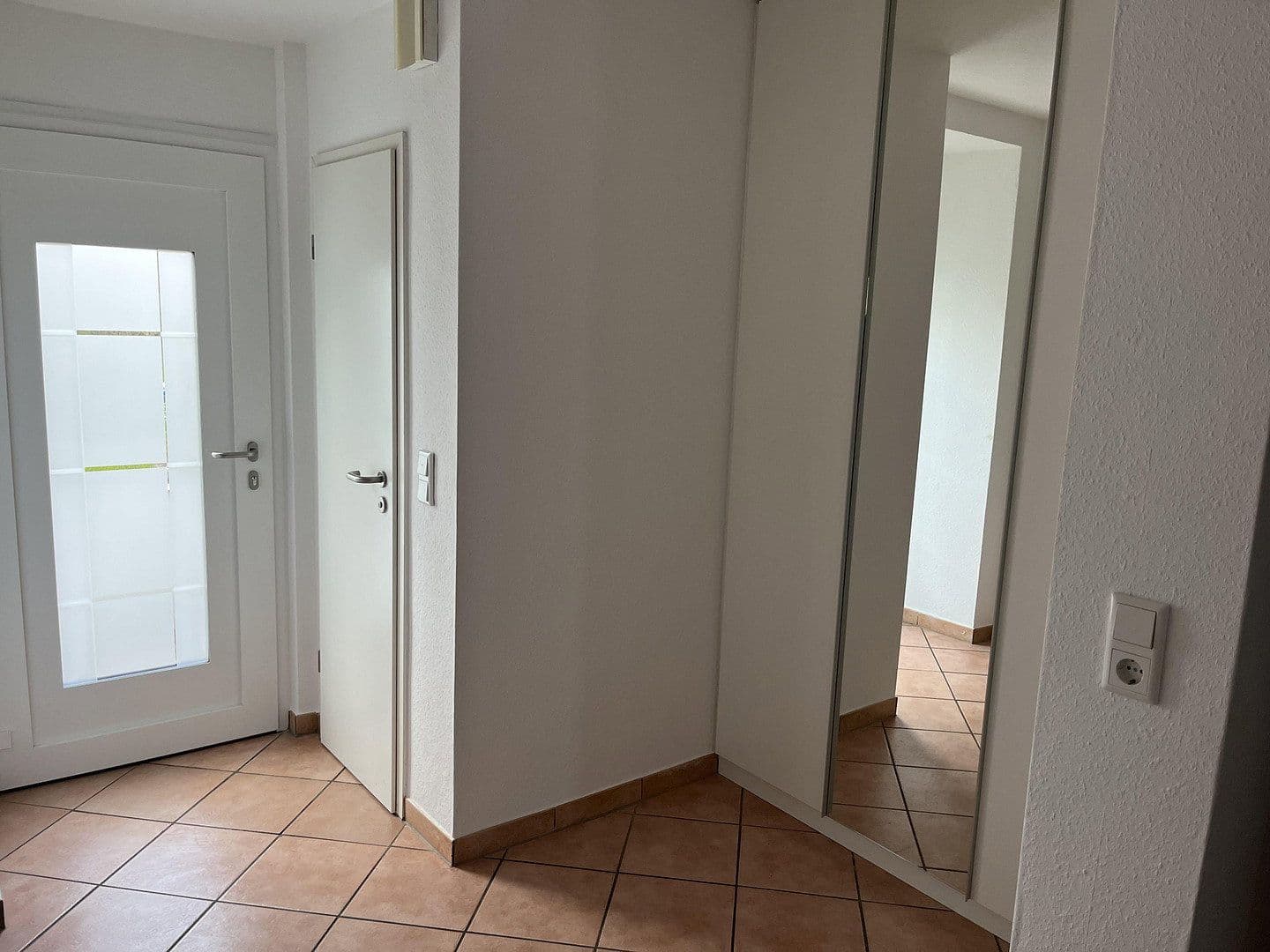 Predaj domu 155 m², pozemok 250 m², Taunusstraße 85a, Oberursel (Taunus), Hesensko Predaj domu 155 m², pozemok 250 m², Taunusstraße 85a, Oberursel (Taunus), Hesensko