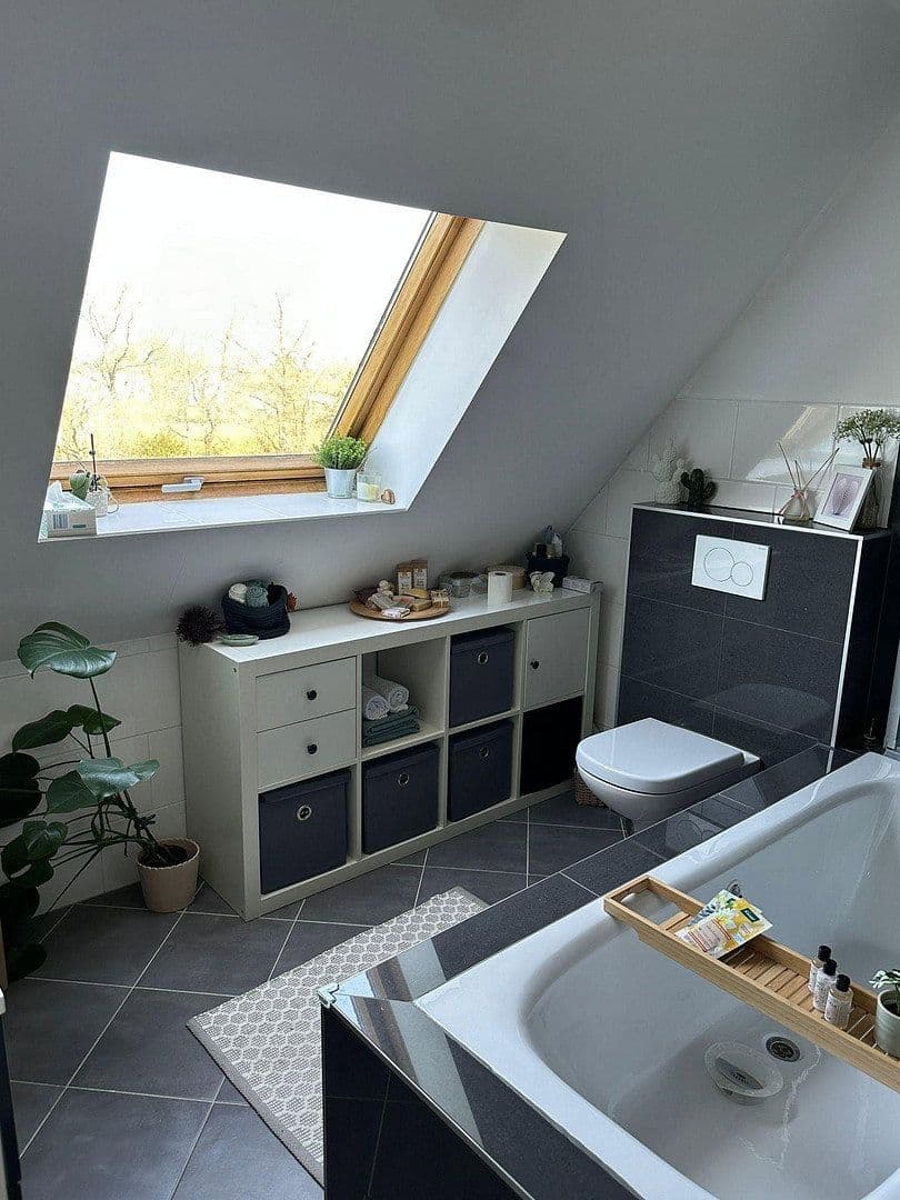 Predaj domu 155 m², pozemok 250 m², Taunusstraße 85a, Oberursel (Taunus), Hesensko Predaj domu 155 m², pozemok 250 m², Taunusstraße 85a, Oberursel (Taunus), Hesensko
