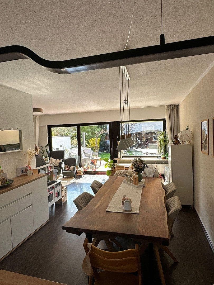 Predaj domu 155 m², pozemok 250 m², Taunusstraße 85a, Oberursel (Taunus), Hesensko Predaj domu 155 m², pozemok 250 m², Taunusstraße 85a, Oberursel (Taunus), Hesensko