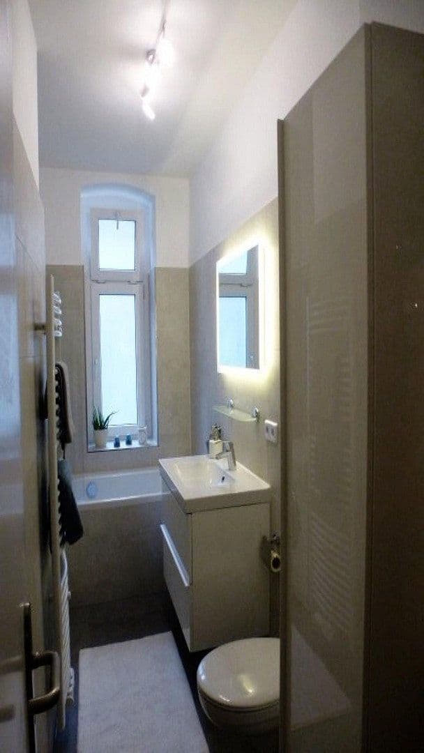 Prenájom bytu 2-izbový 56 m², Berlin, Berlín Prenájom bytu 2-izbový 56 m², Berlin, Berlín