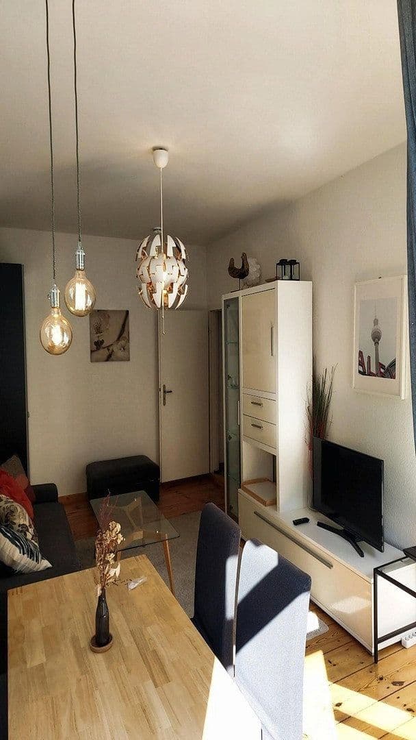 Prenájom bytu 2-izbový 56 m², Berlin, Berlín Prenájom bytu 2-izbový 56 m², Berlin, Berlín