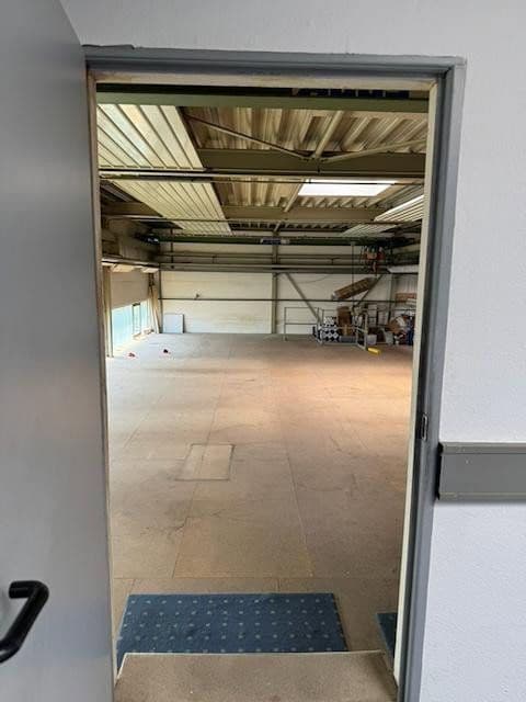 Prenájom nebytového priestoru 2.024 m², Schlierbach, Bádensko-Wurttembersko Prenájom nebytového priestoru 2.024 m², Schlierbach, Bádensko-Wurttembersko