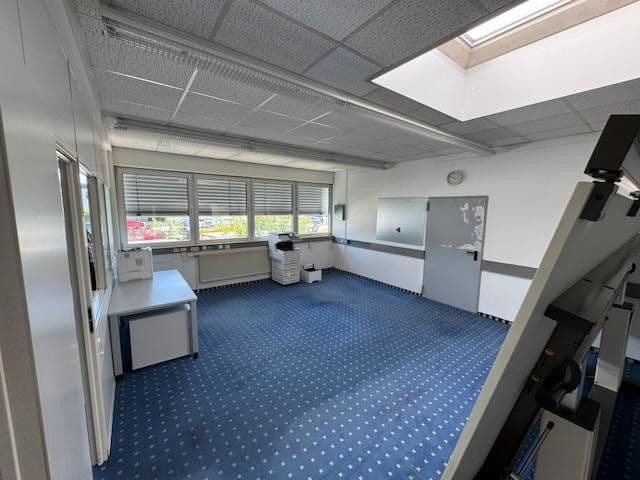 Prenájom nebytového priestoru 2.024 m², Schlierbach, Bádensko-Wurttembersko Prenájom nebytového priestoru 2.024 m², Schlierbach, Bádensko-Wurttembersko