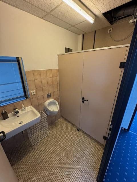 Prenájom nebytového priestoru 2.024 m², Schlierbach, Bádensko-Wurttembersko Prenájom nebytového priestoru 2.024 m², Schlierbach, Bádensko-Wurttembersko
