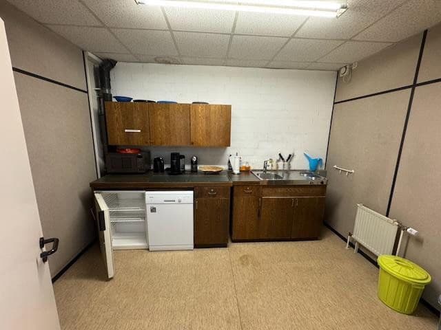 Prenájom nebytového priestoru 2.024 m², Schlierbach, Bádensko-Wurttembersko Prenájom nebytového priestoru 2.024 m², Schlierbach, Bádensko-Wurttembersko