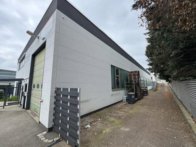 Prenájom nebytového priestoru 2.024 m², Schlierbach, Bádensko-Wurttembersko Prenájom nebytového priestoru 2.024 m², Schlierbach, Bádensko-Wurttembersko