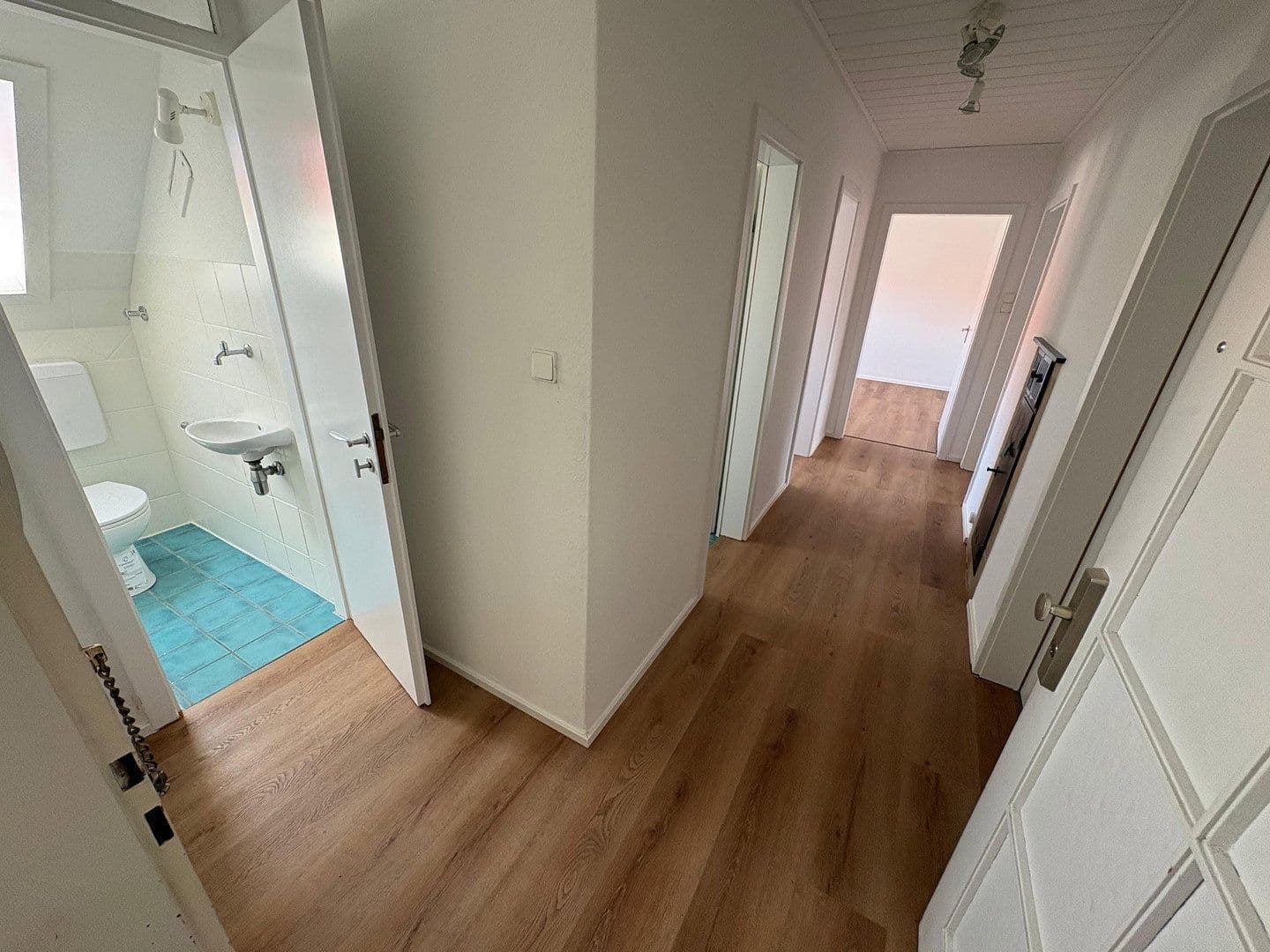 Prenájom bytu 3-izbový 70 m², Bronnäcker 16, Stuttgart, Bádensko-Wurttembersko Prenájom bytu 3-izbový 70 m², Bronnäcker 16, Stuttgart, Bádensko-Wurttembersko