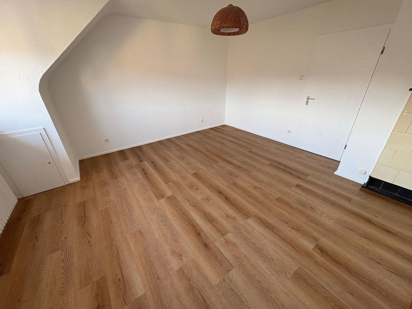 Prenájom bytu 3-izbový 70 m², Bronnäcker 16, Stuttgart, Bádensko-Wurttembersko Prenájom bytu 3-izbový 70 m², Bronnäcker 16, Stuttgart, Bádensko-Wurttembersko